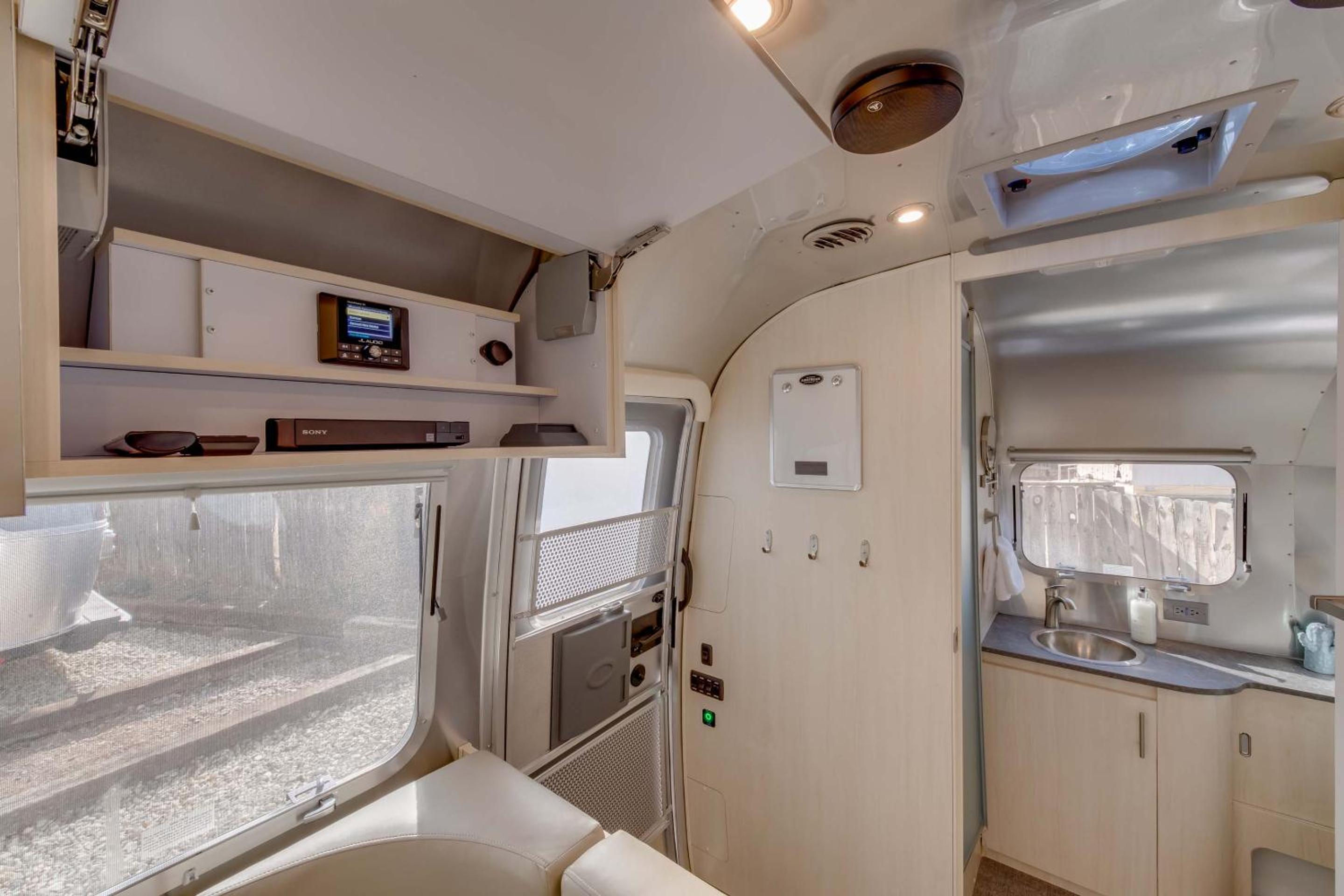 Airstream 23' photo 3