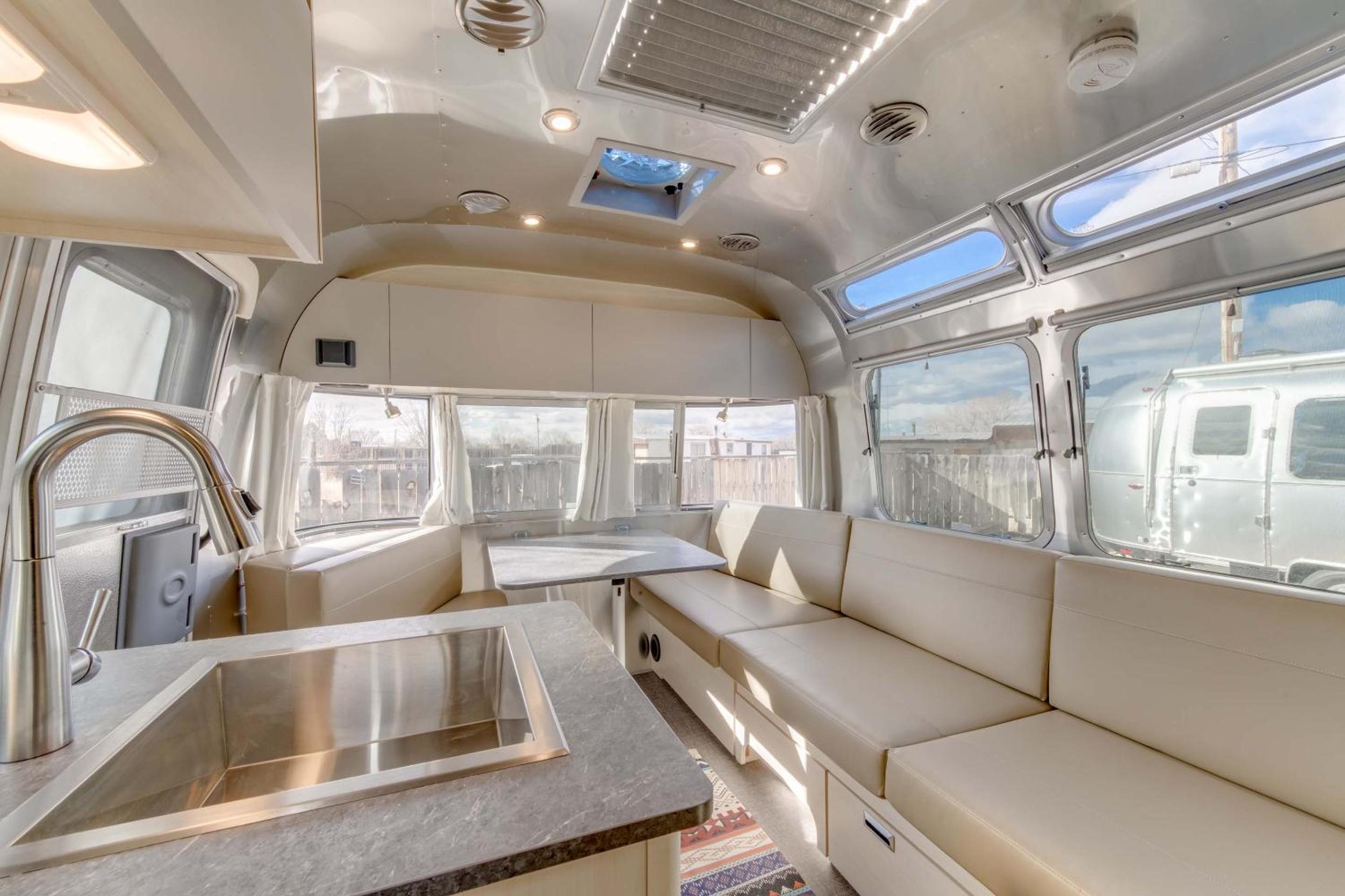 Airstream 25' photo 2