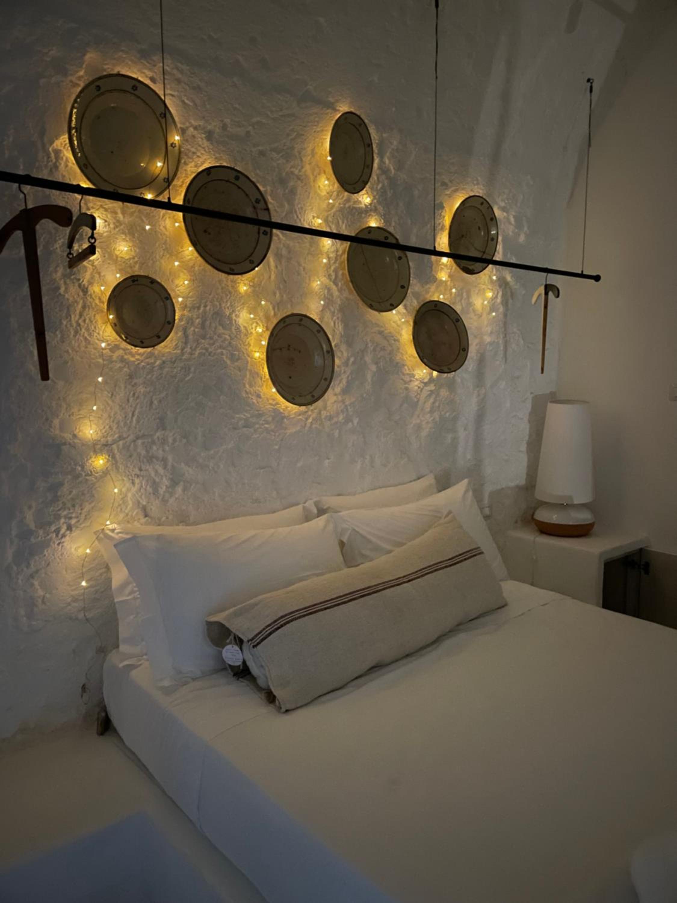 Deluxe Double Room with Bath - Photo 8