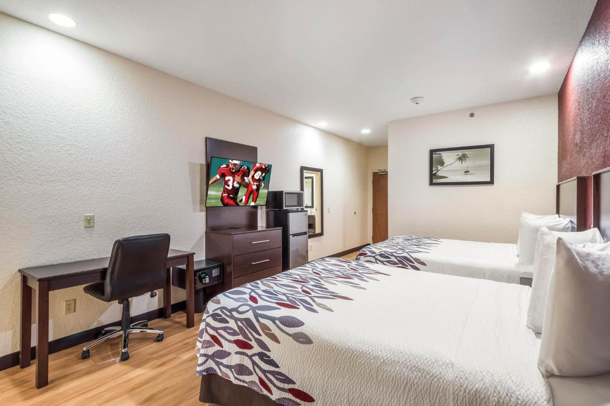 Deluxe Room with Two Queen Beds Smoke Free - Photo 5