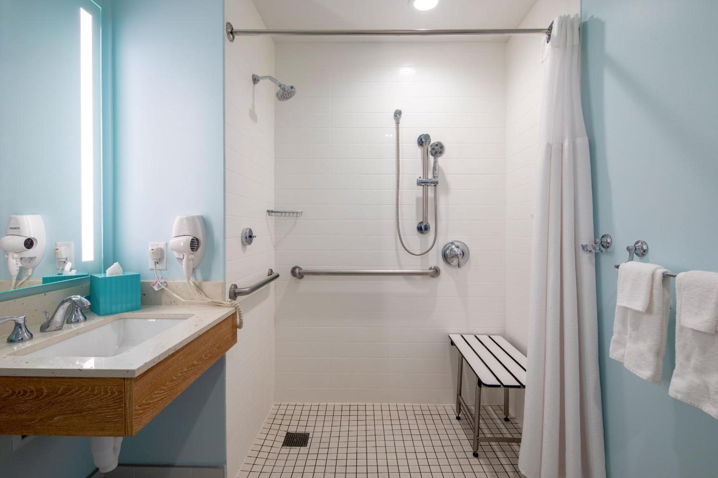 Two-Bedroom Suite with Roll-In Shower Mobility Accessible (Includes Early Park Admission) photo 3