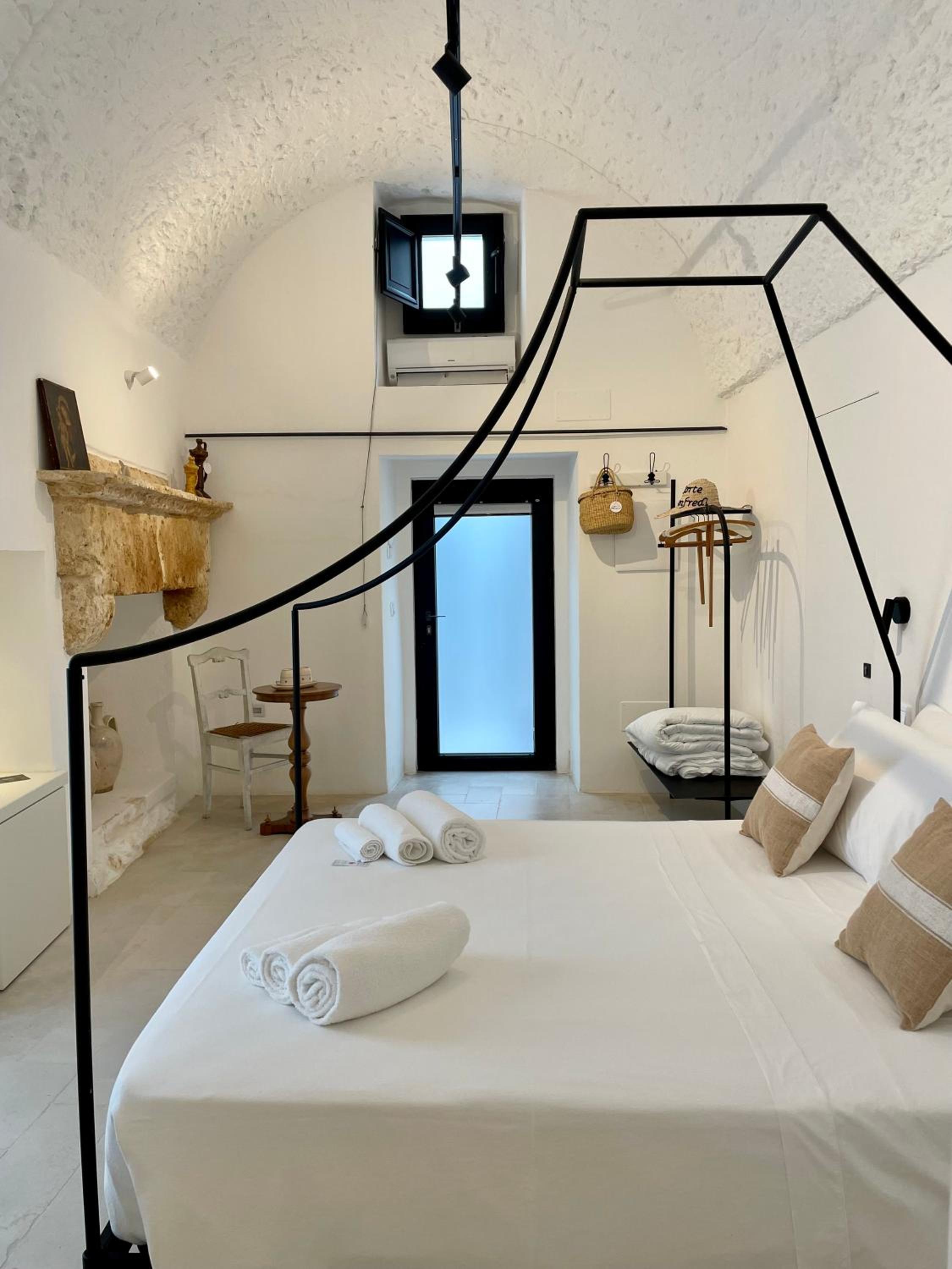 Deluxe Double Room - Photo 12