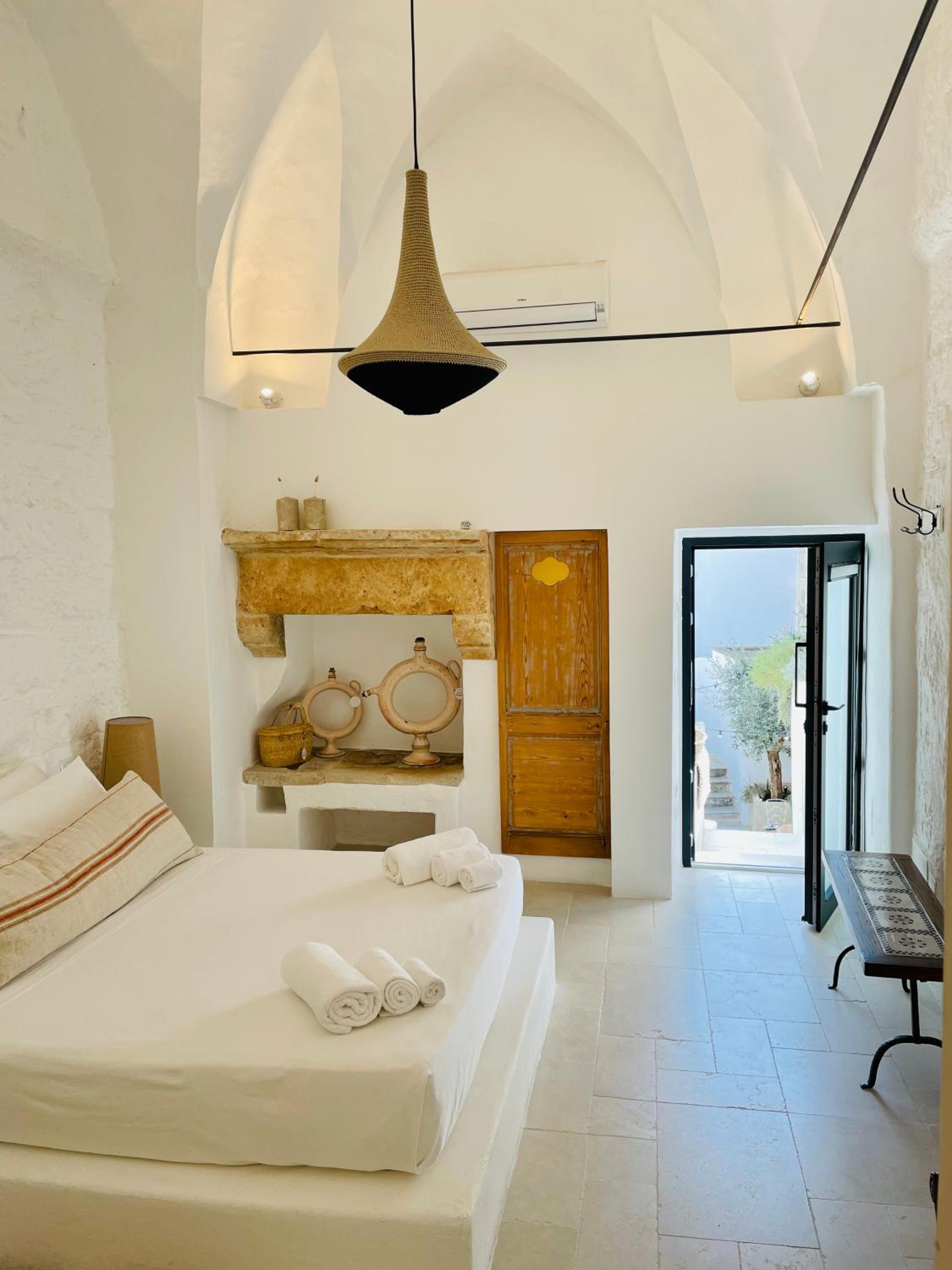 Deluxe Double Room - Photo 14