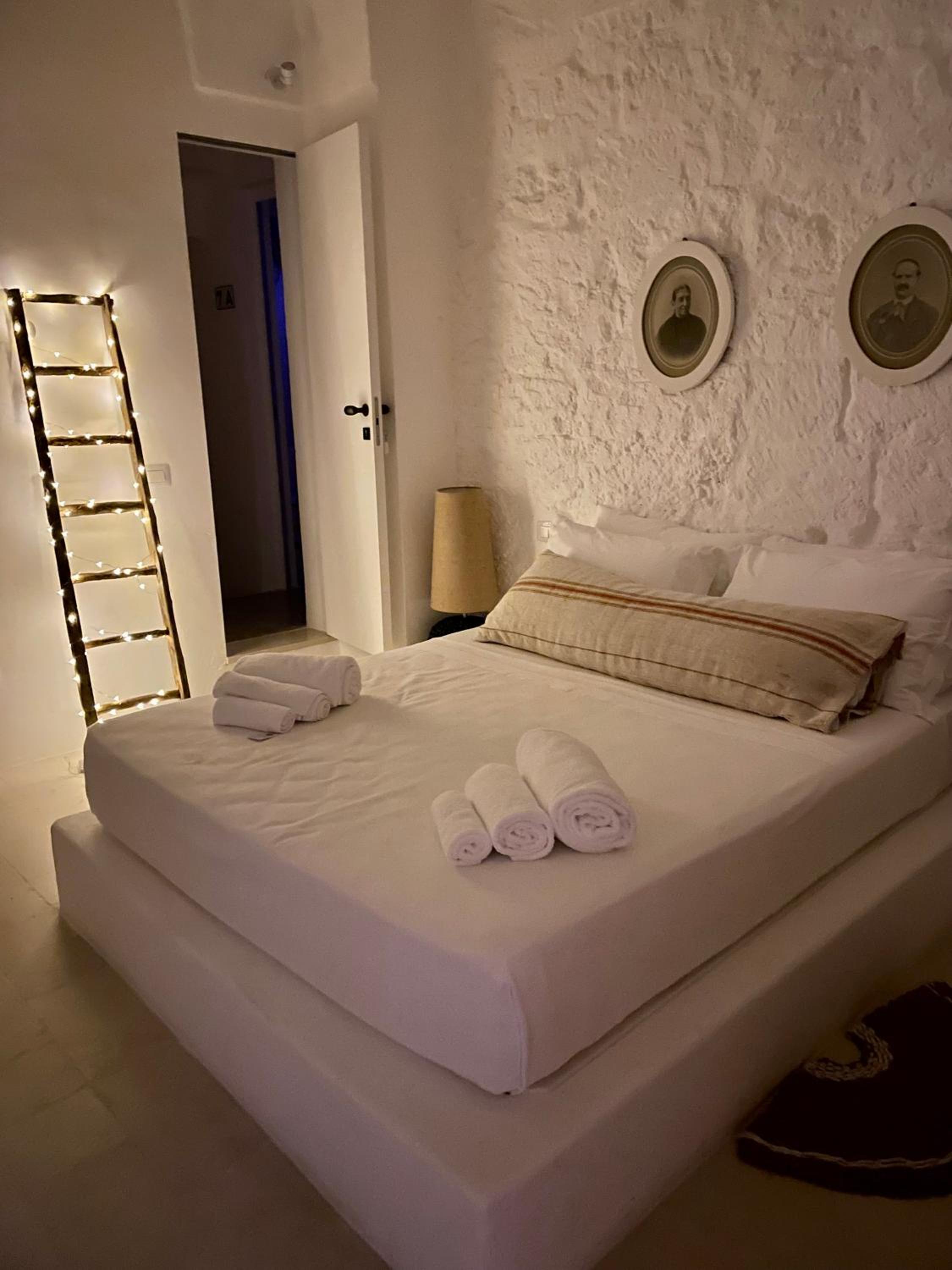 Deluxe Double Room - Photo 41
