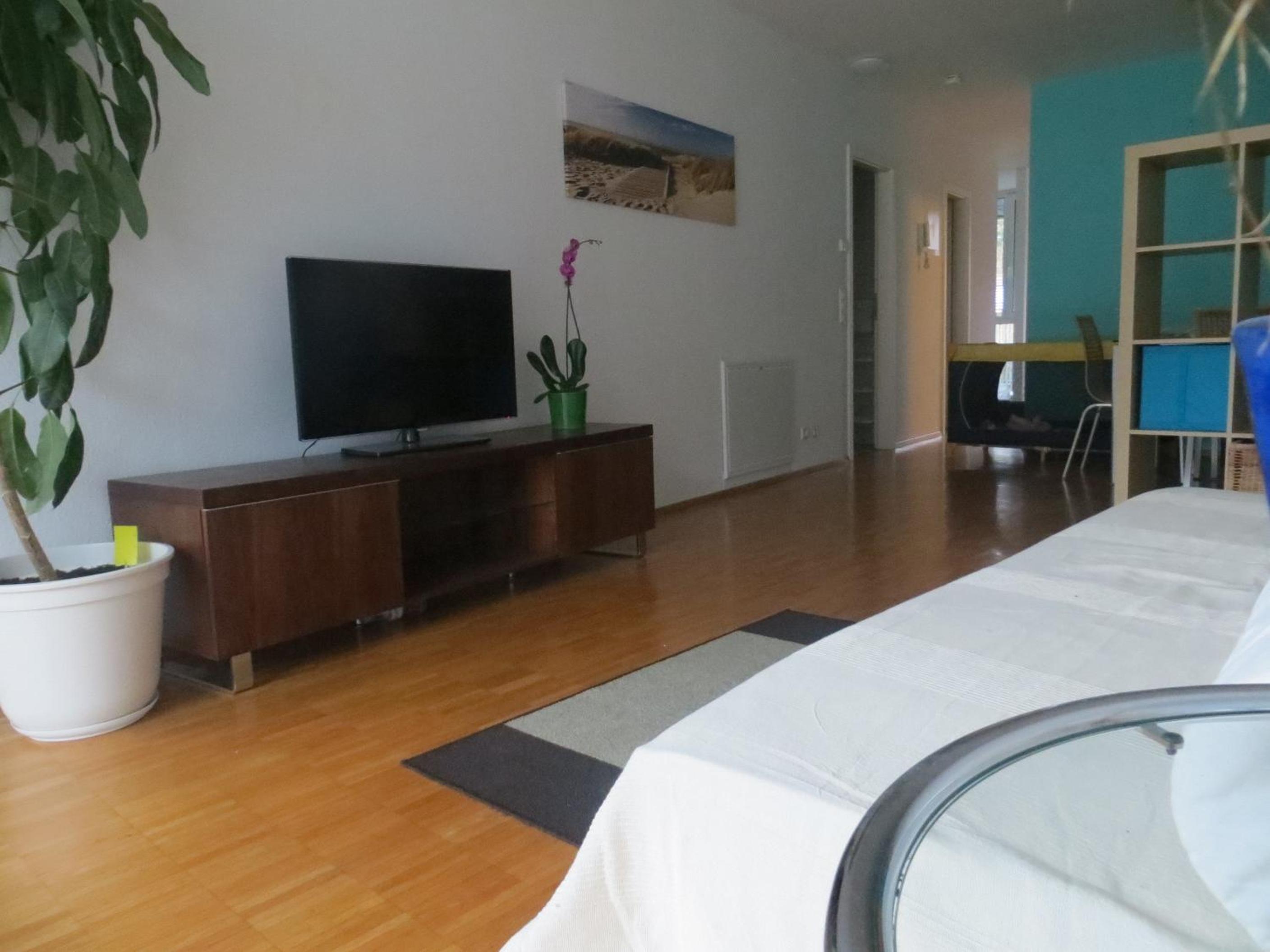 Apartment with Balcony - Photo 2