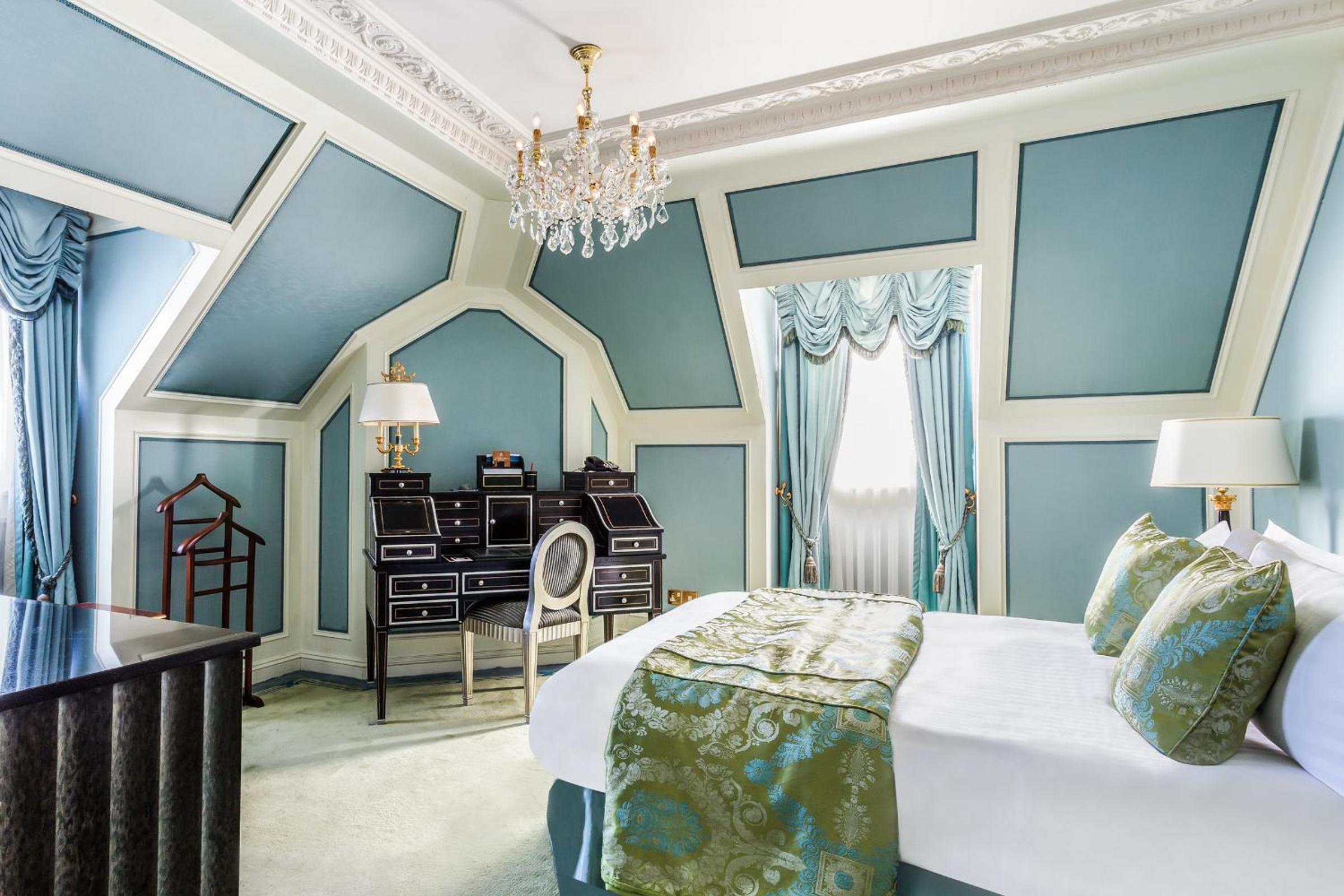 Queen Room photo 1