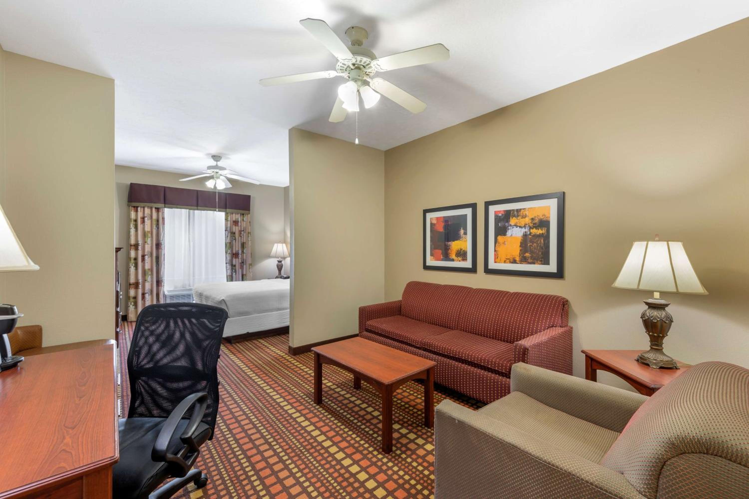 King Suite - Non-Smoking - Photo 1