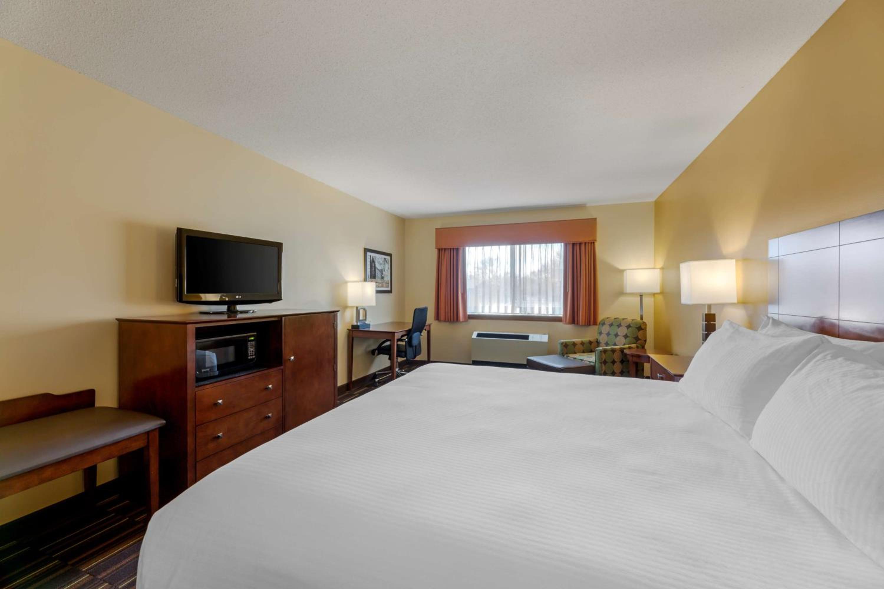 King Room with Spa Bath and Wet Bar - Interior Entrance/Non-Smoking photo 2