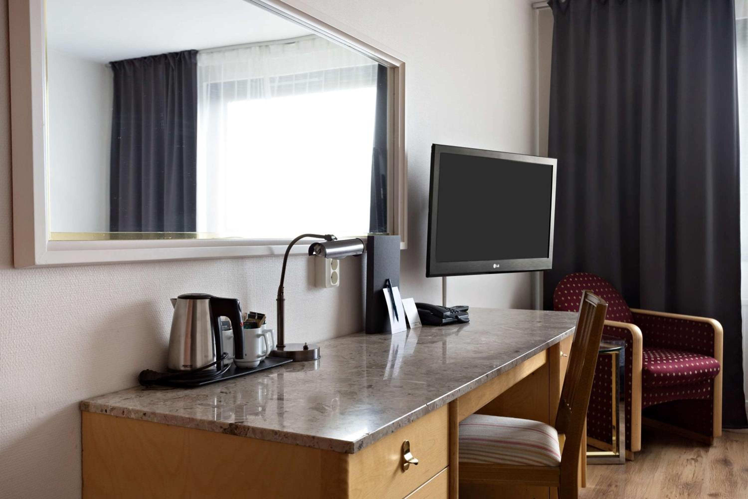 Triple Room - Non-Smoking photo 2