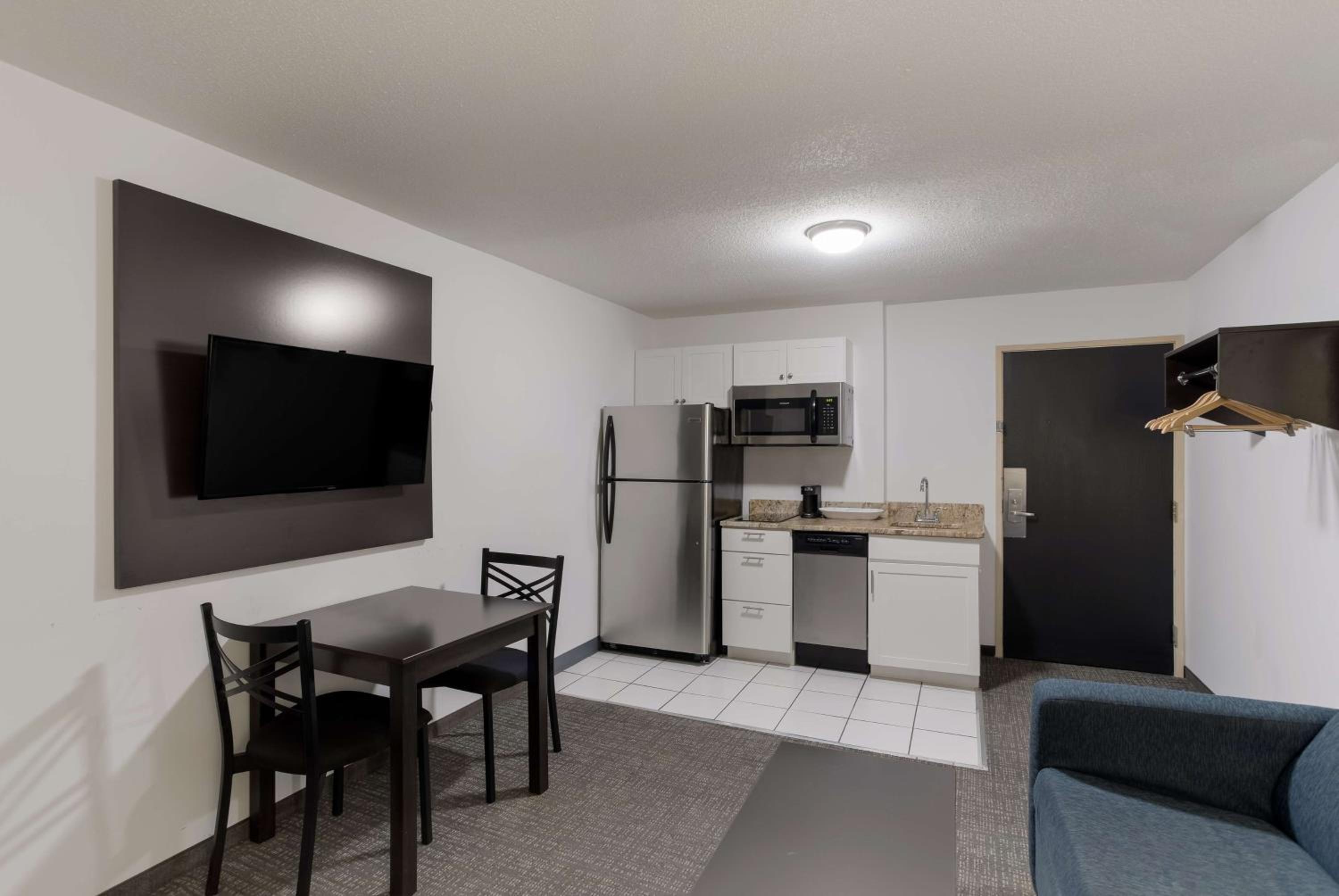Two-Bedrooms King Suite - Photo 3