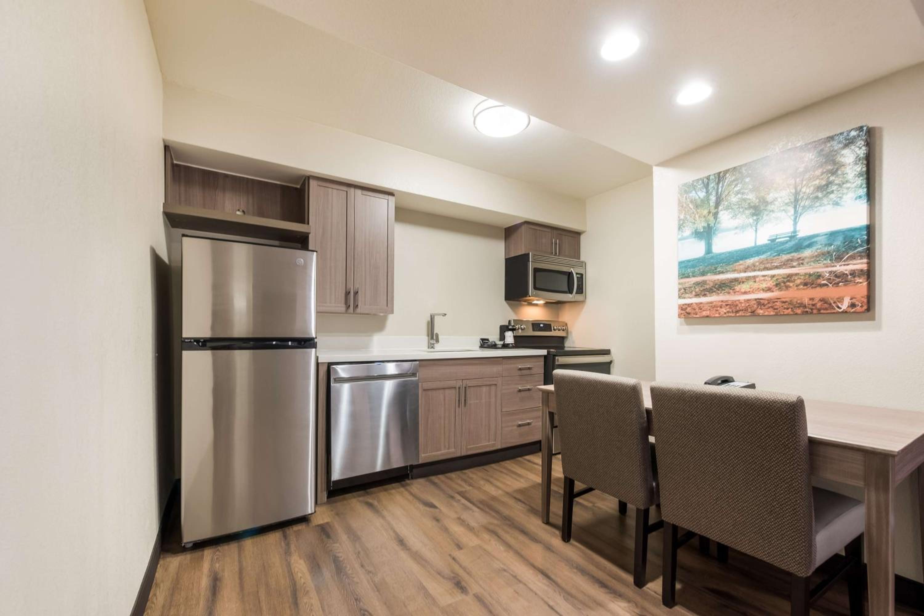 King Suite with Sofa Bed and Kitchen- Non-Smoking - Photo 3
