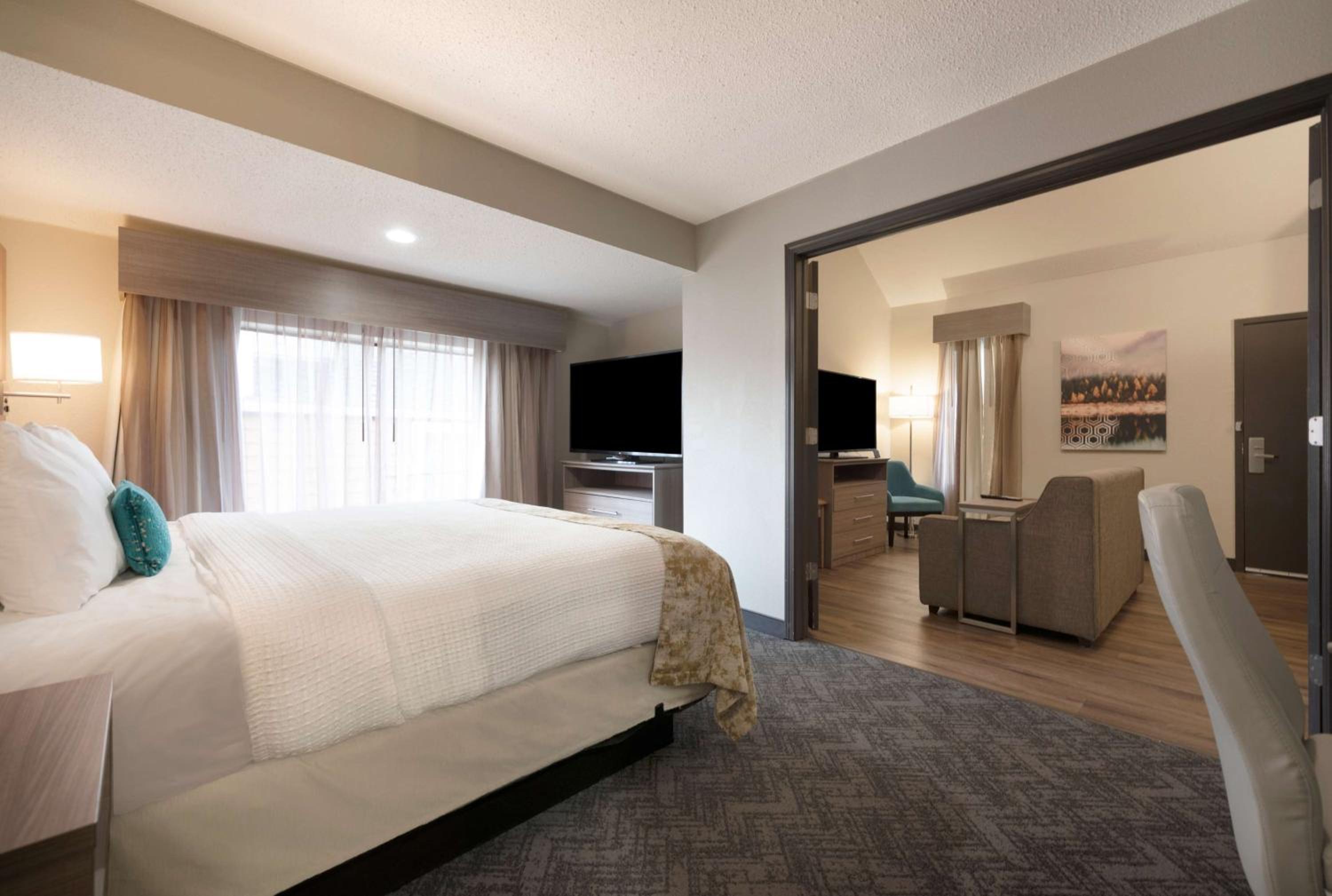 One-Bedroom Loft King Suite with Two King Beds, Sofa Bed and Full Kitchen - Non-Smoking - Photo 3