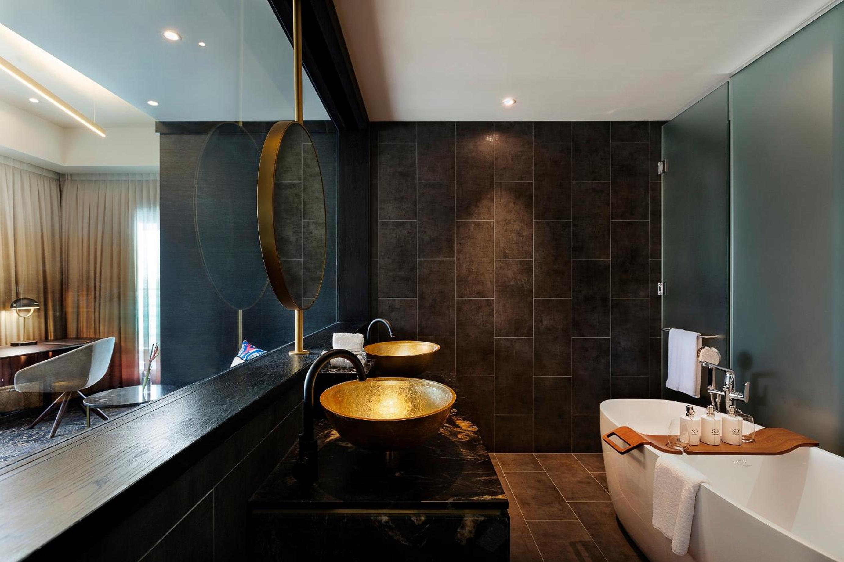 Atelier Signature Suite with One King Bed (Non Smoking)