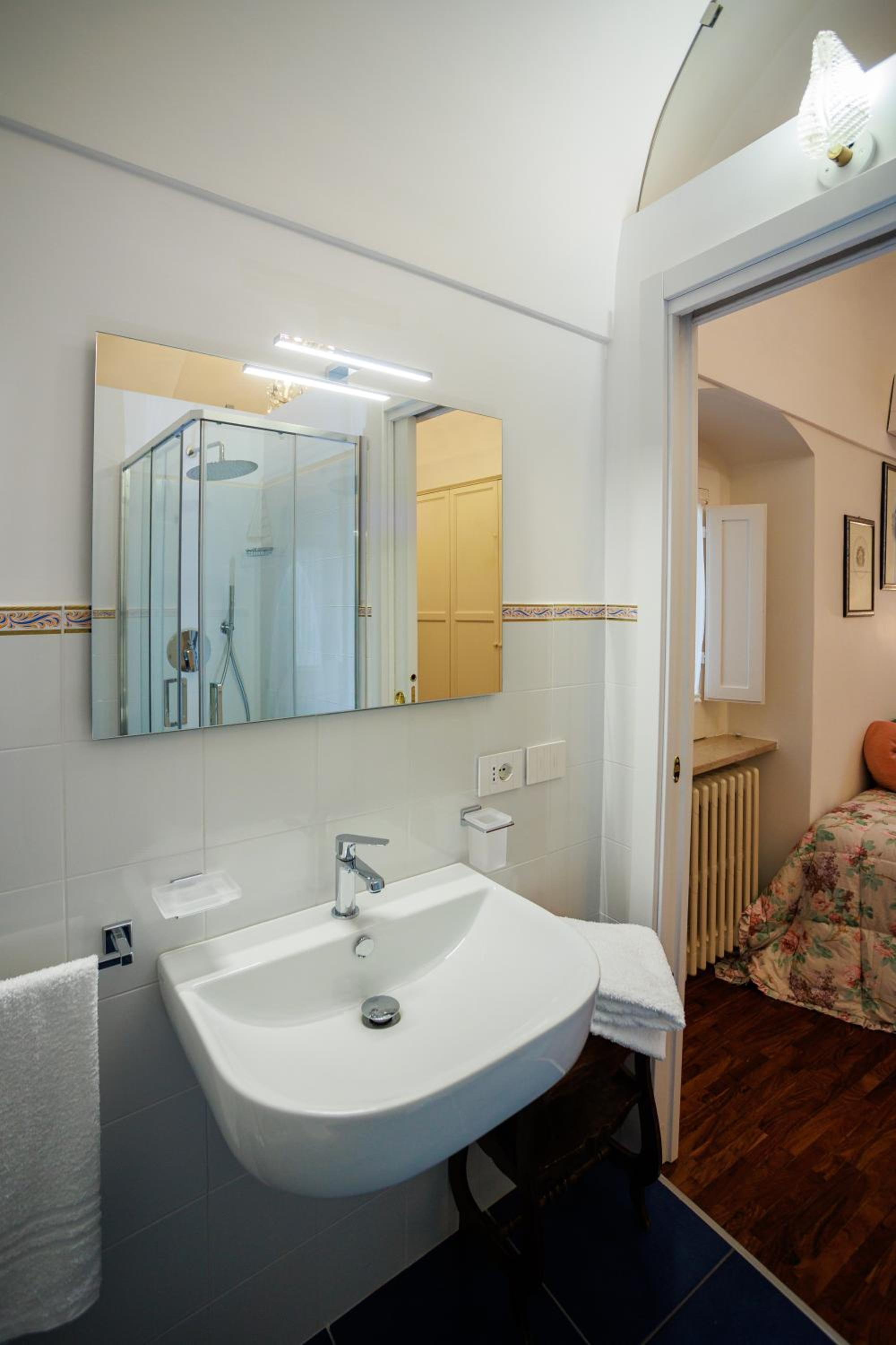 Deluxe Triple Room photo 2