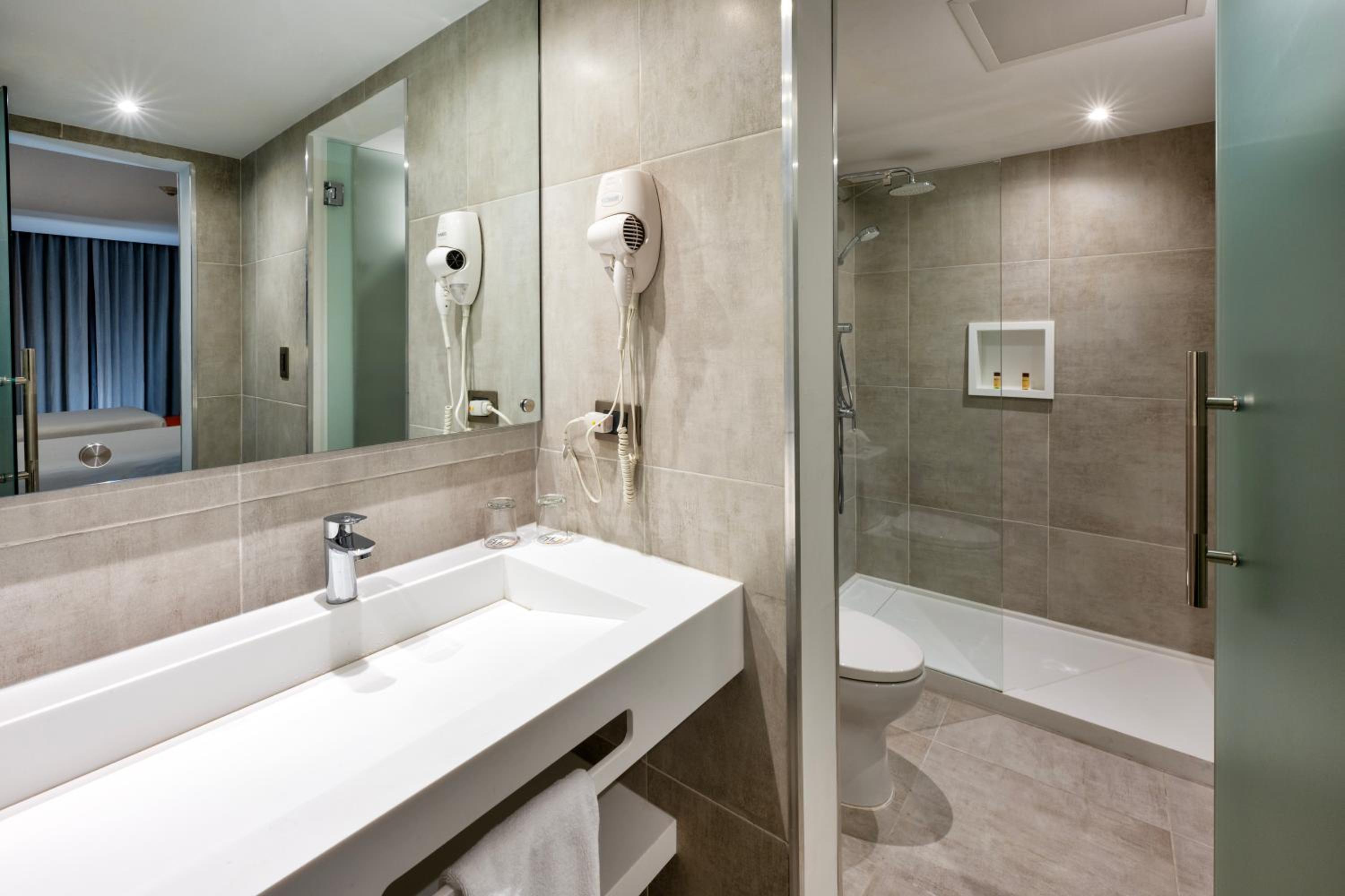 Deluxe Suite with Spa Bath