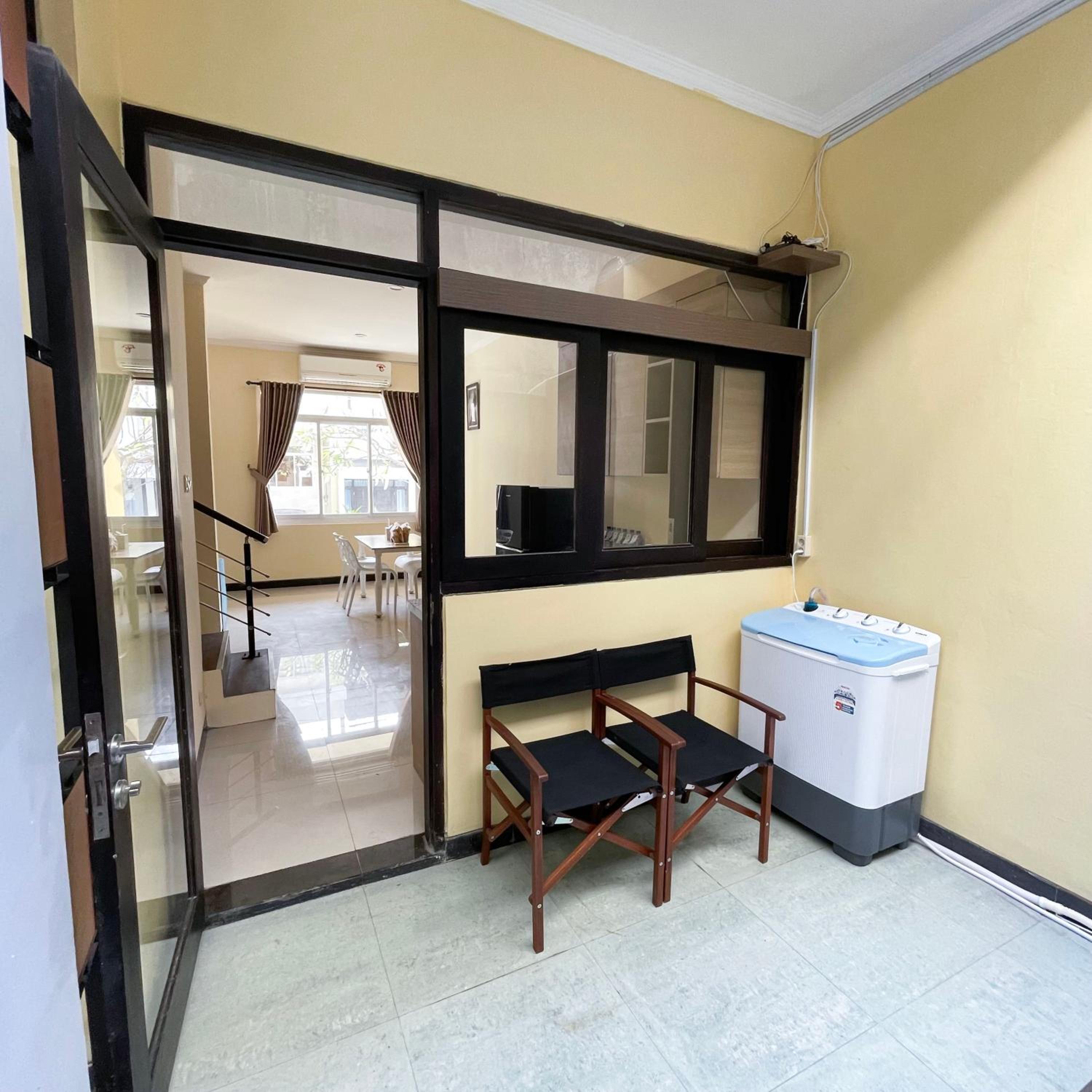 Three-Bedroom Residence - Photo 2