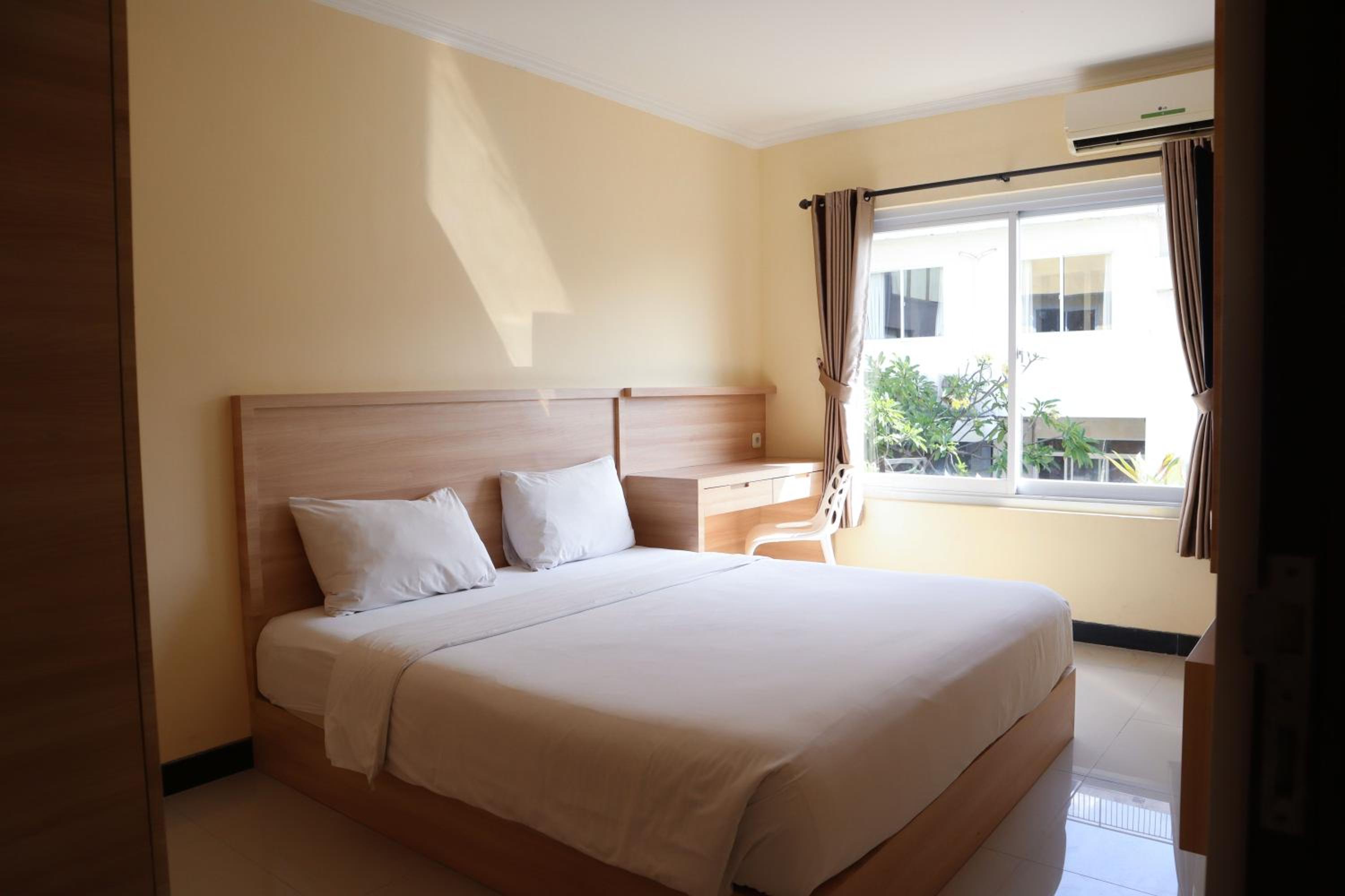 Three-Bedroom Residence - Photo 1