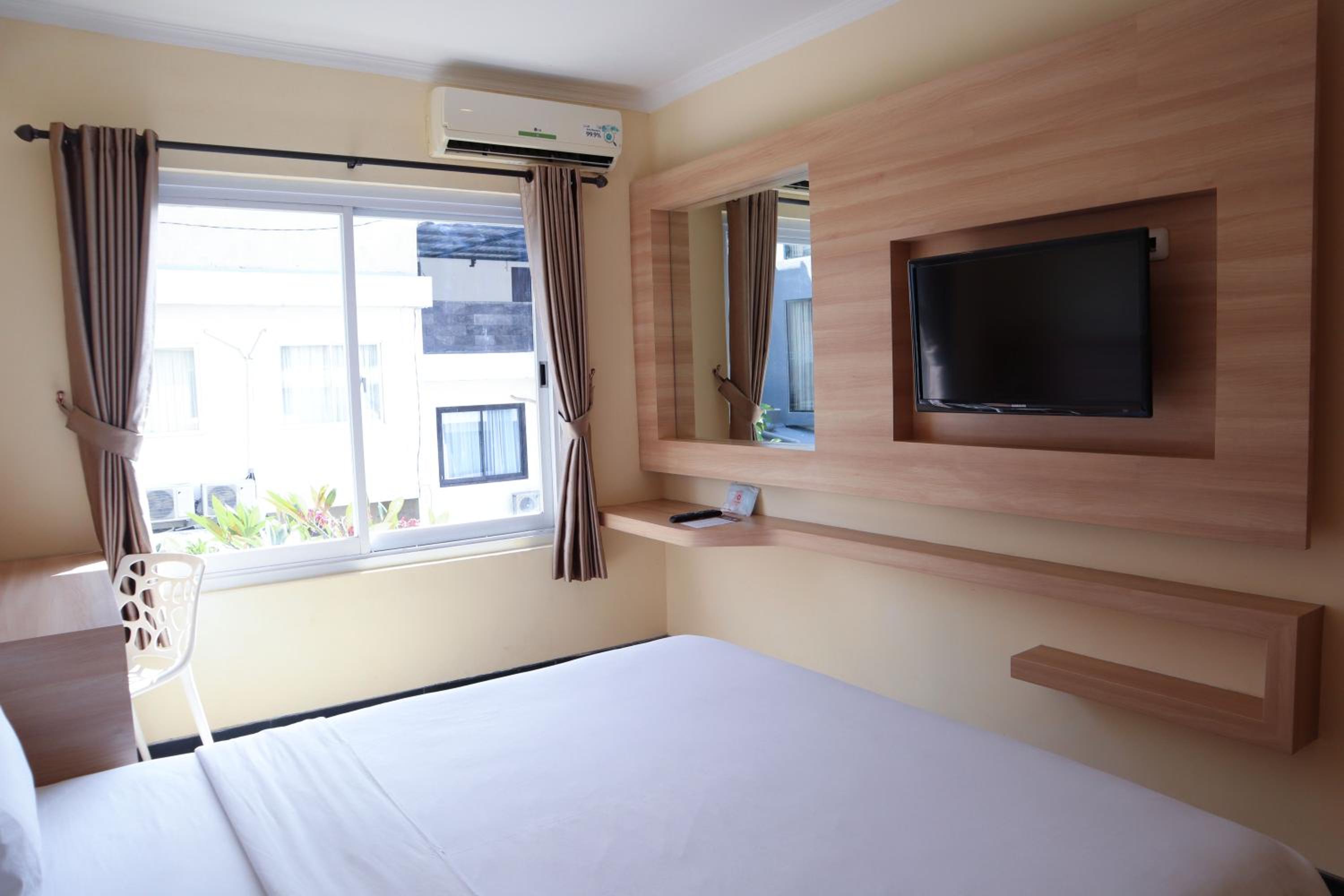 Three-Bedroom Residence - Photo 15