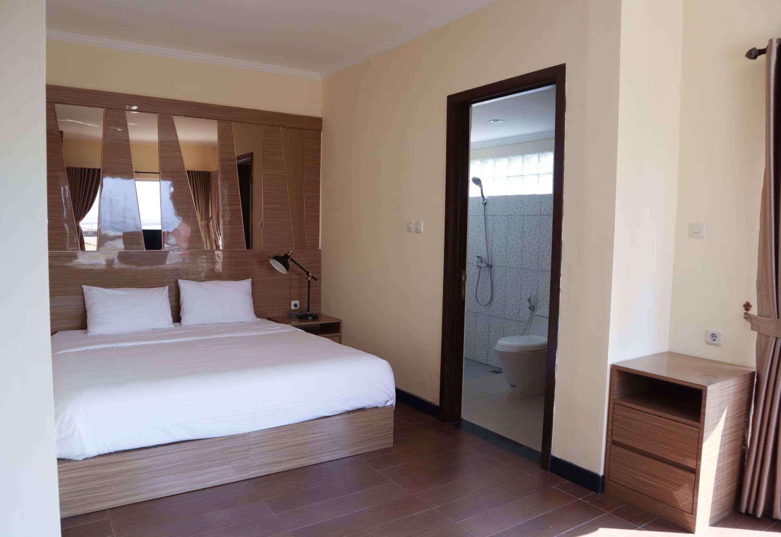 Three-Bedroom Residence - Photo 16