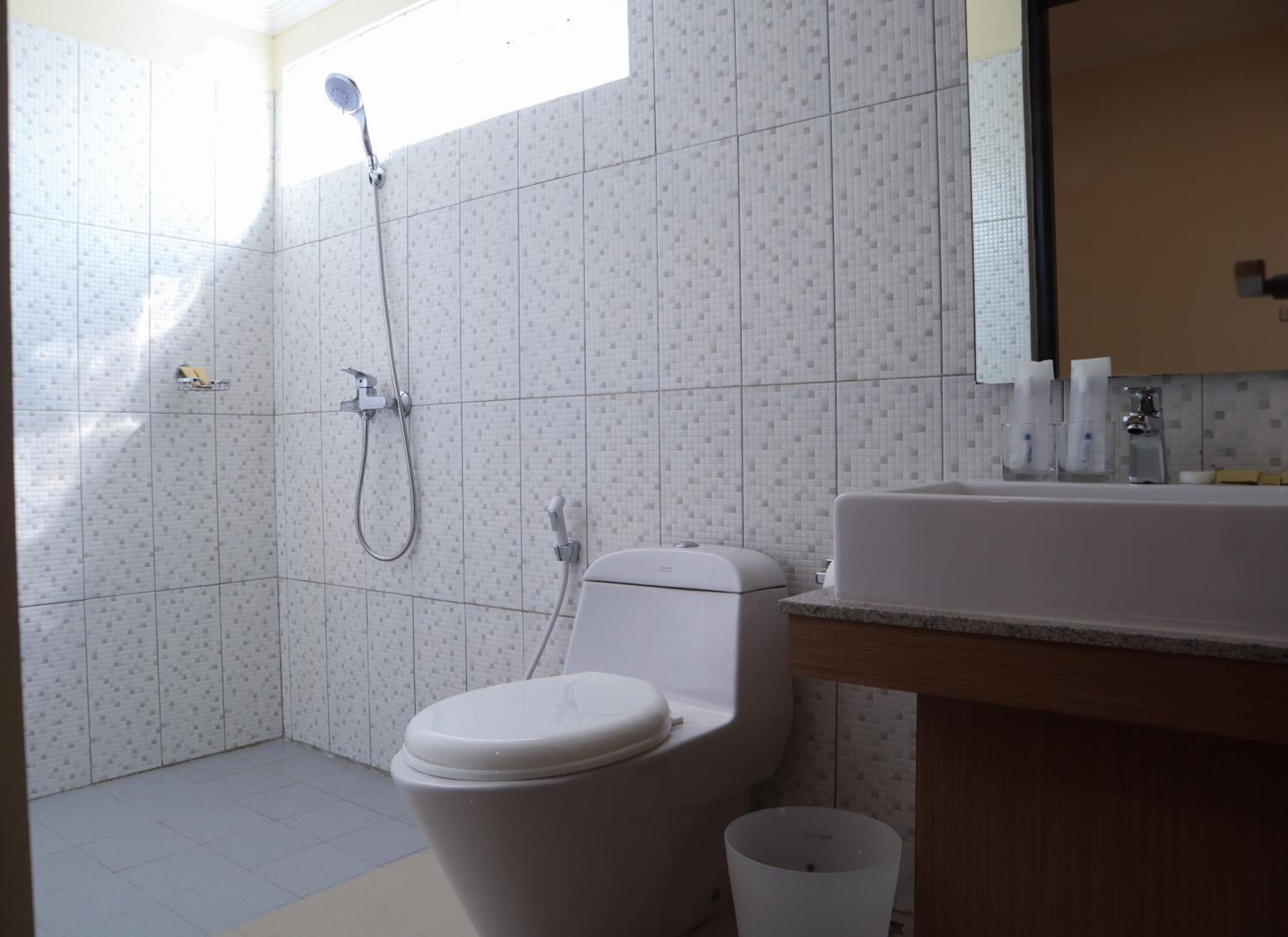Three-Bedroom Residence - Photo 10