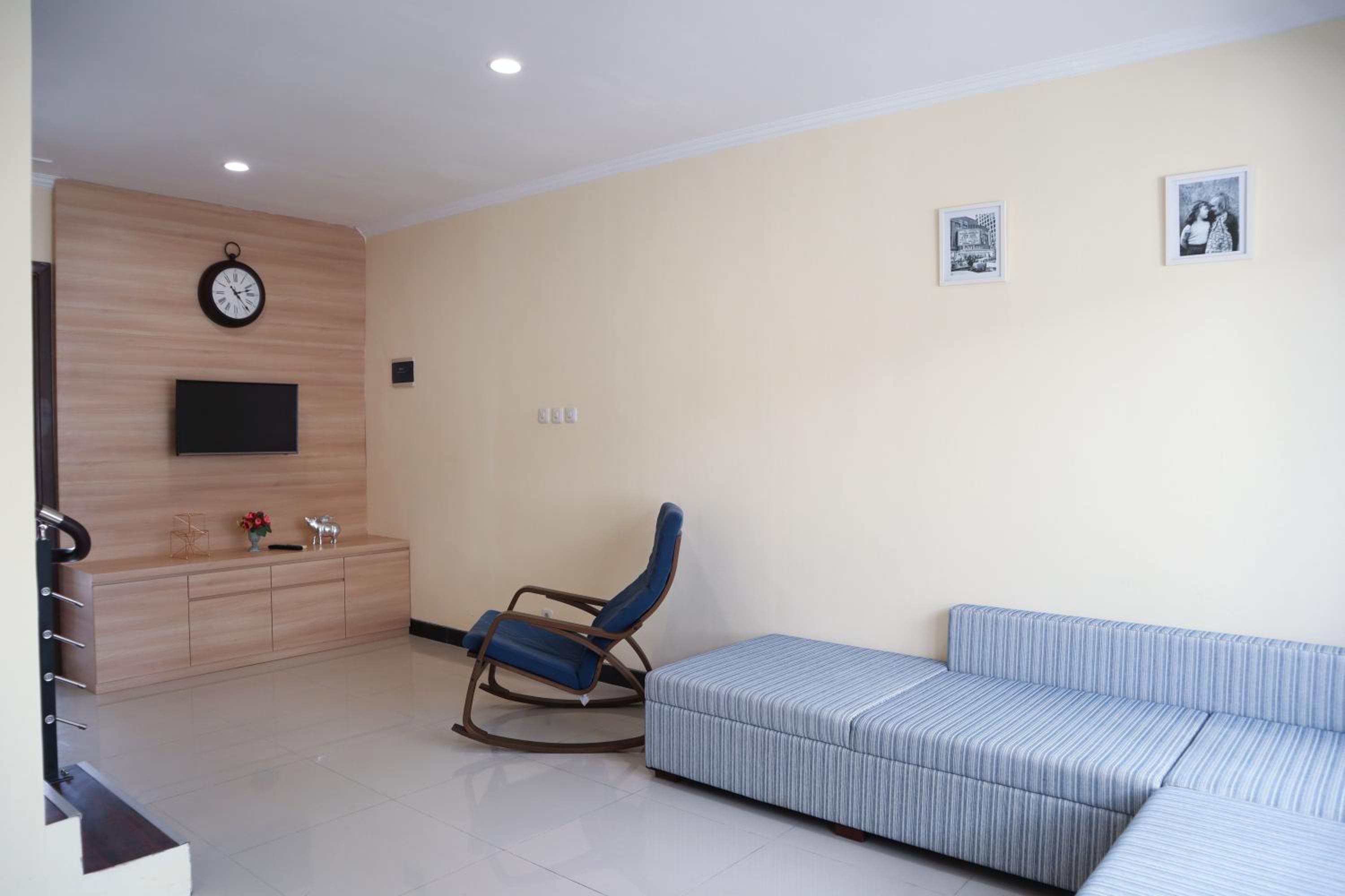 Three-Bedroom Residence - Photo 8