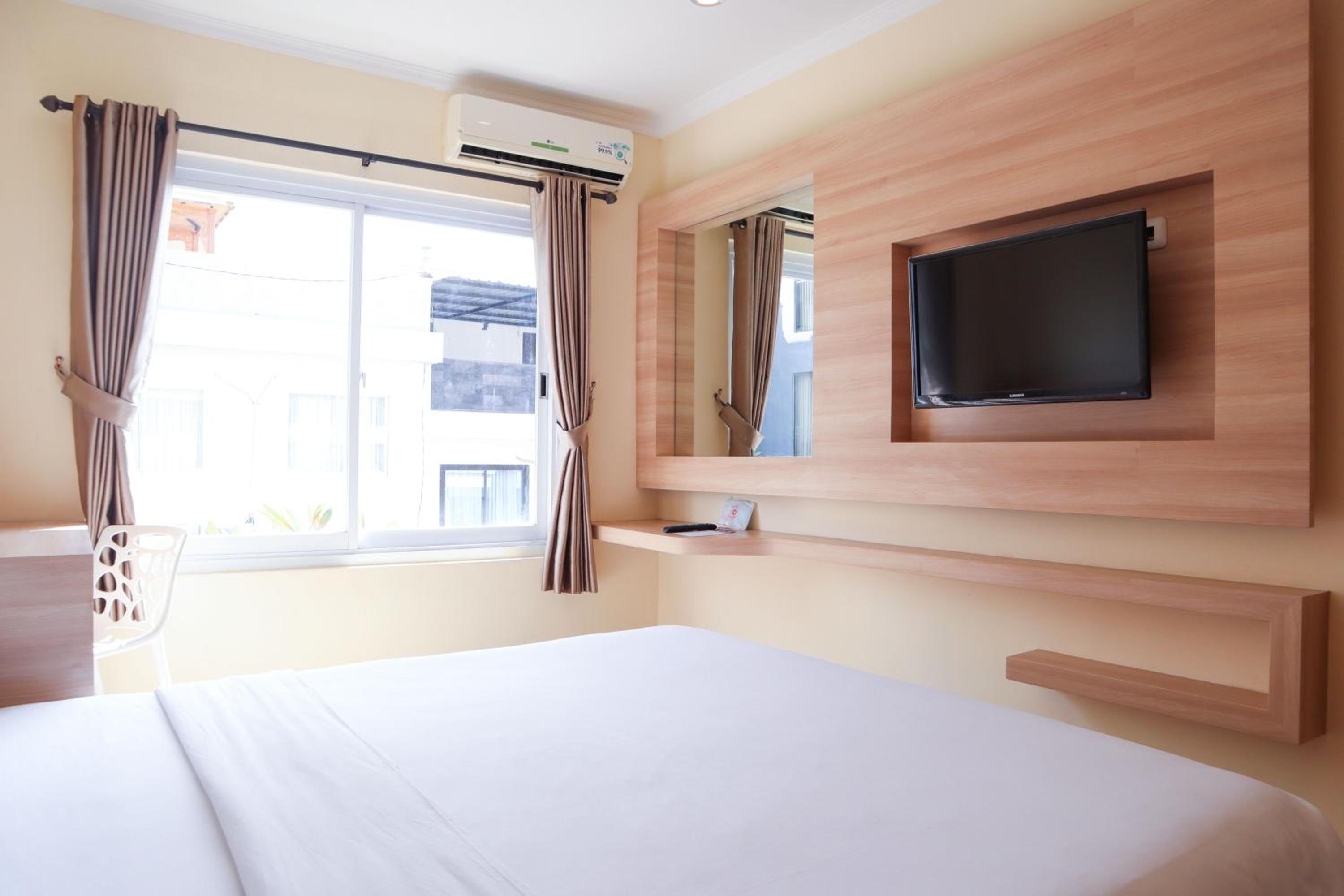 Three-Bedroom Residence - Photo 14