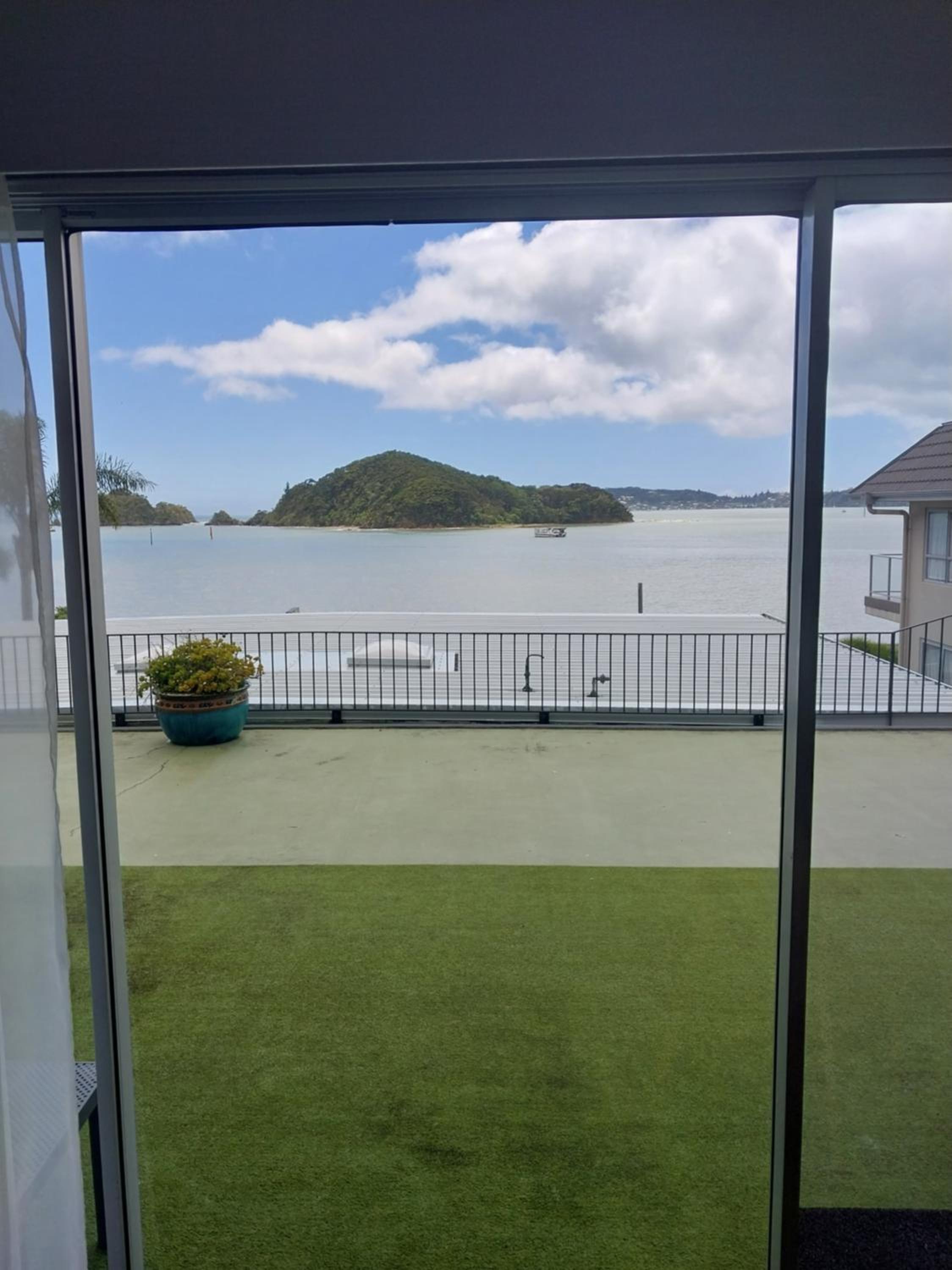 One-Bedroom Apartment with Sea View first floor photo 2