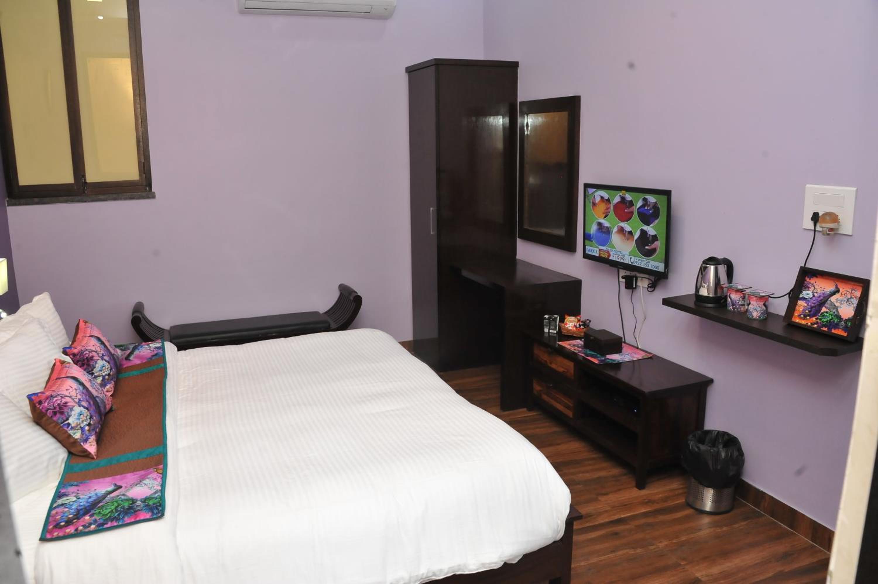 Deluxe Queen Room