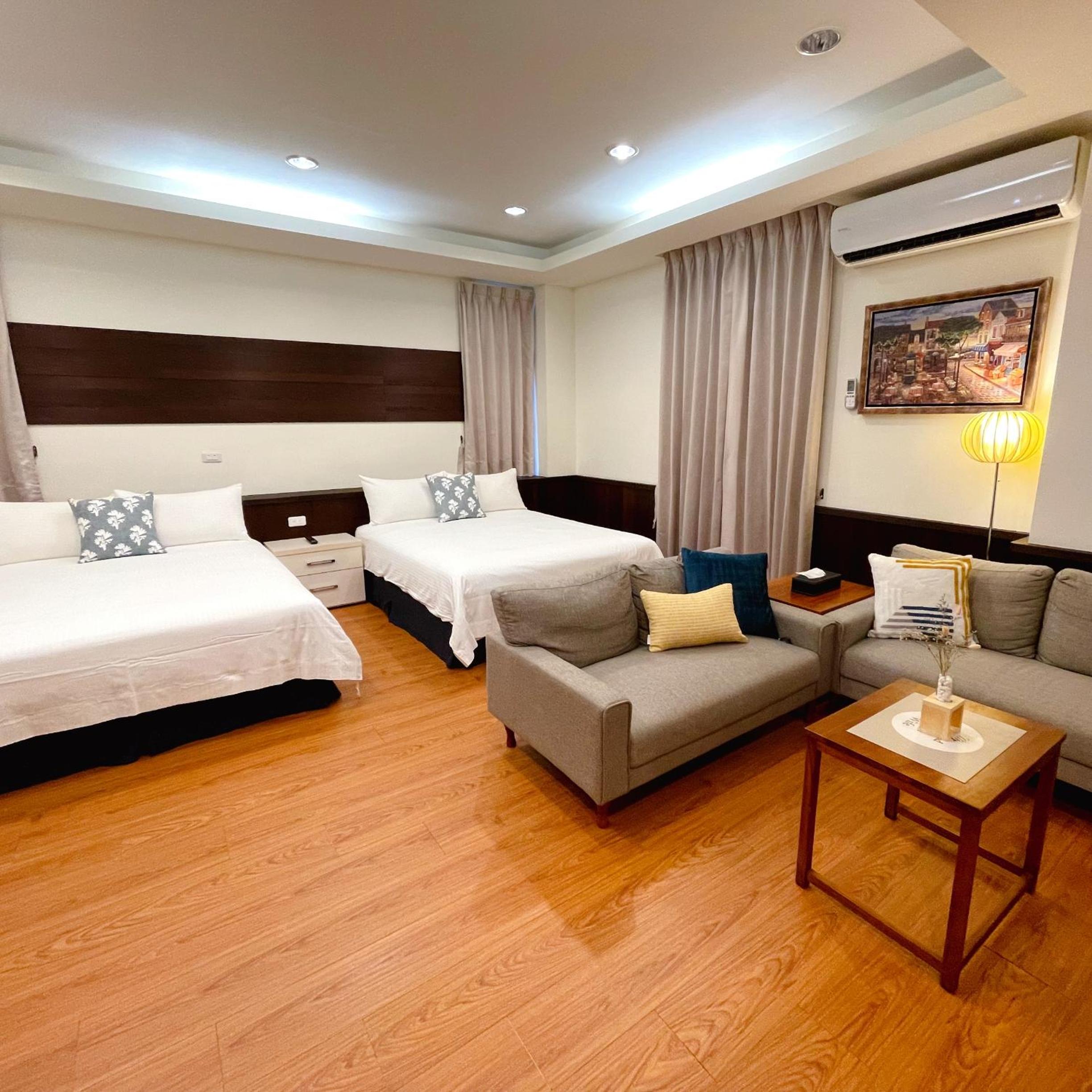 Deluxe Family Suite photo 2