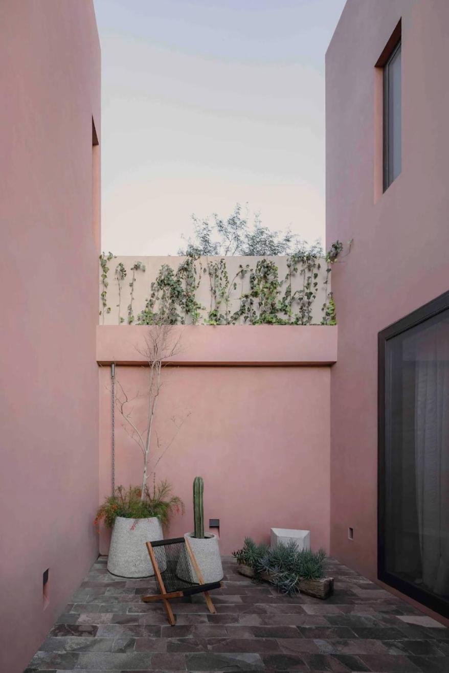 Studio with Balcony - Photo 3