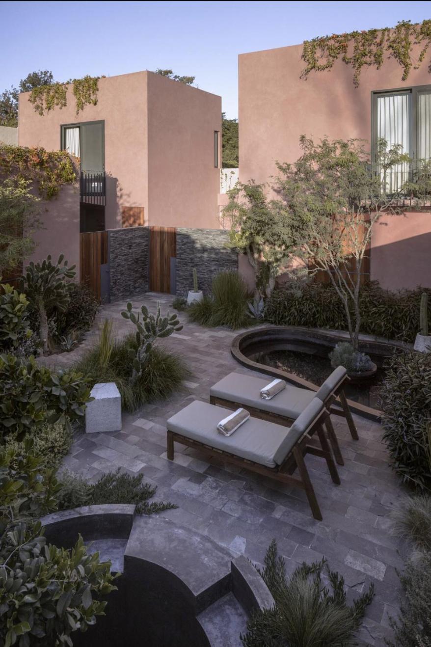 Studio with Balcony - Photo 13