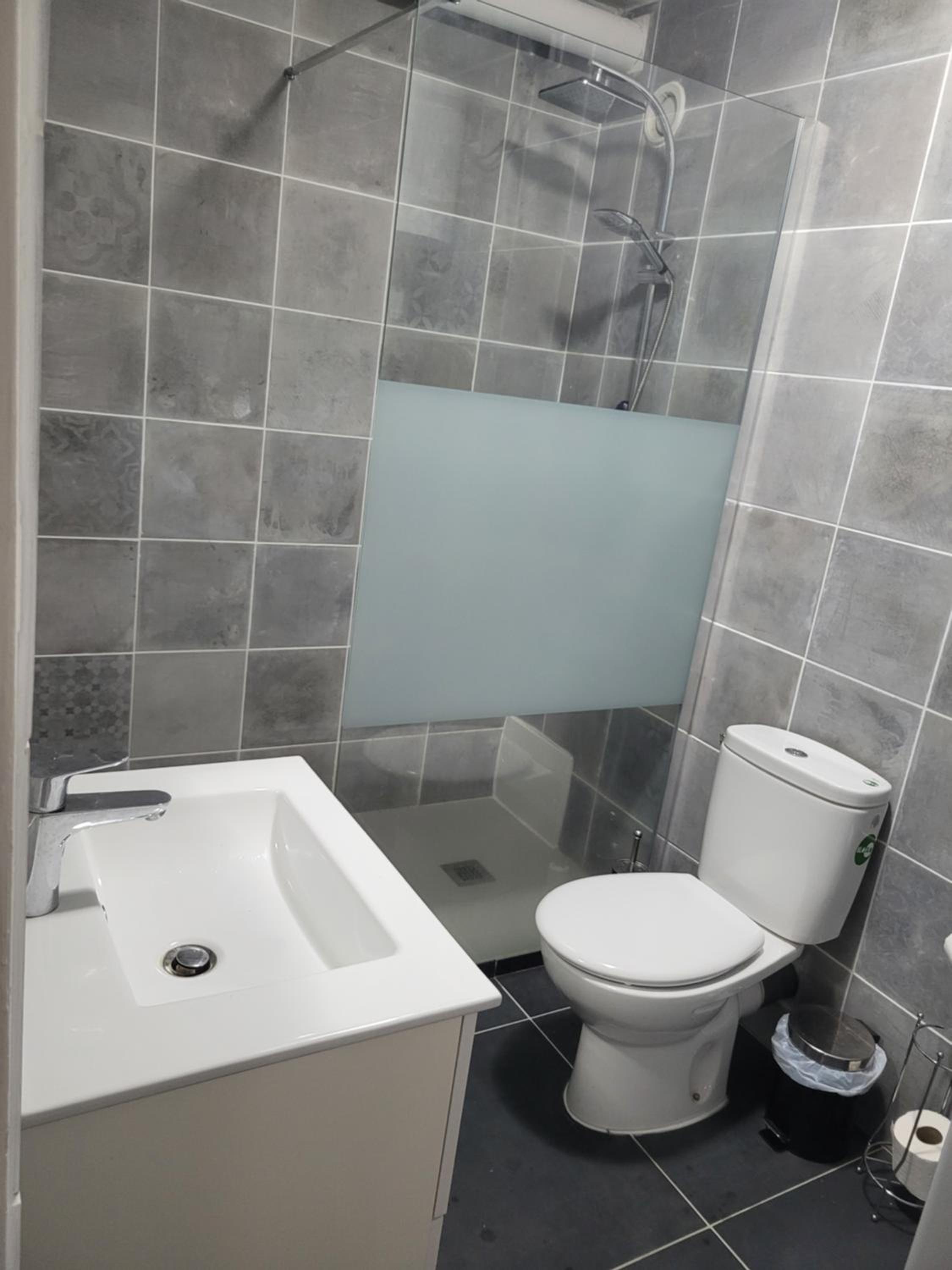 Twin Room - Photo 5