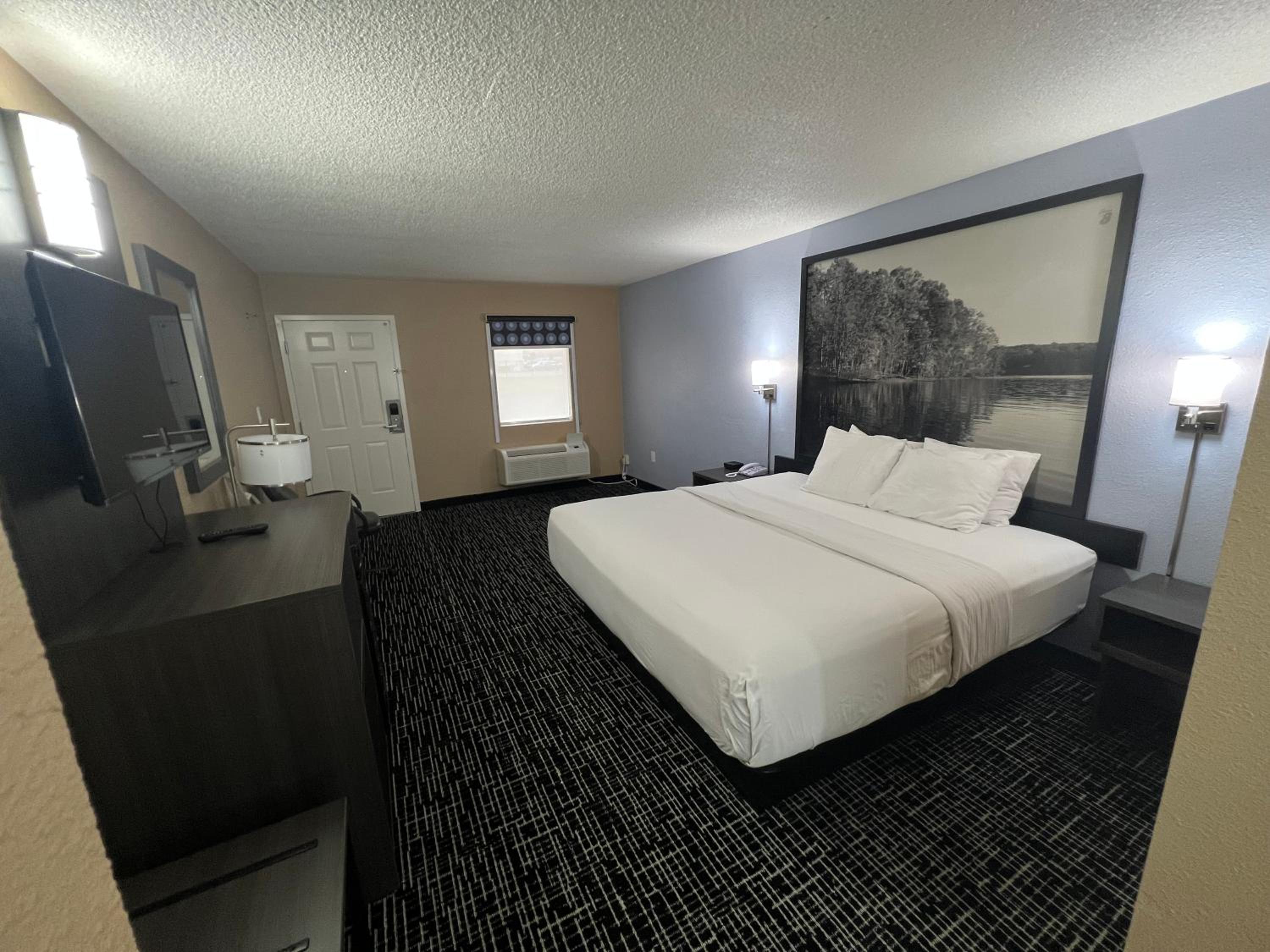 King Room - Non-Smoking - Photo 2