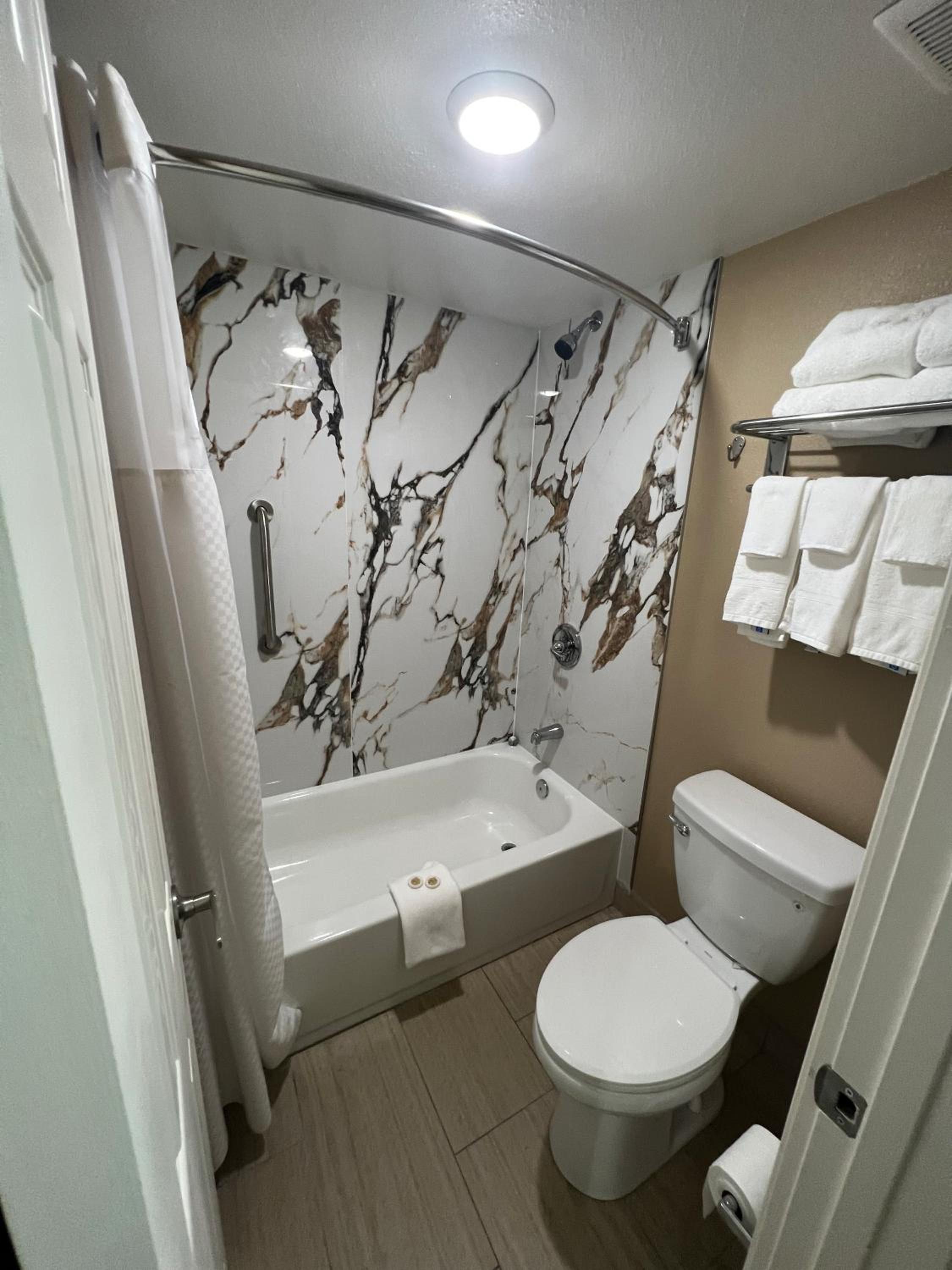 King Room - Non-Smoking - Photo 6