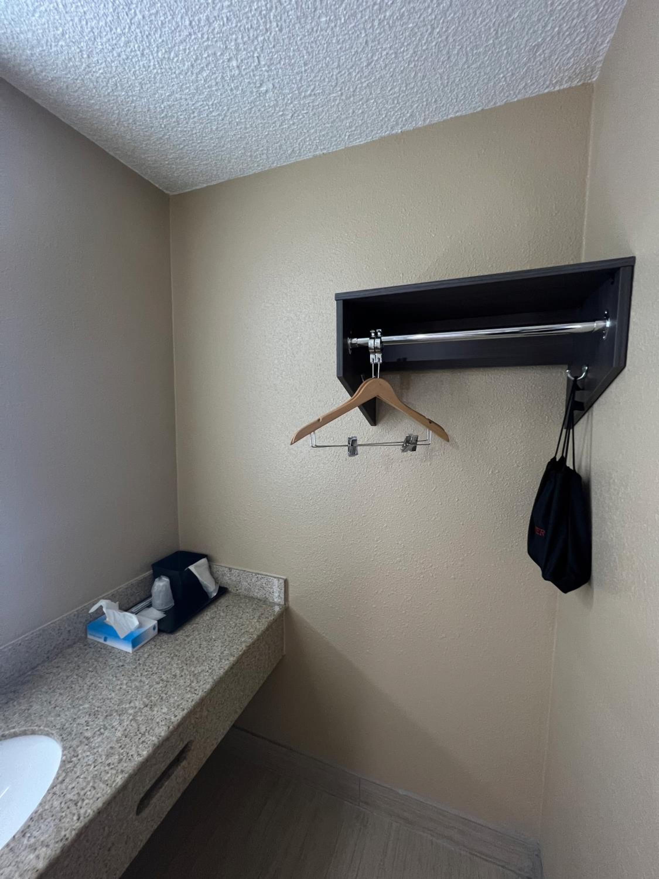 King Room - Non-Smoking - Photo 7