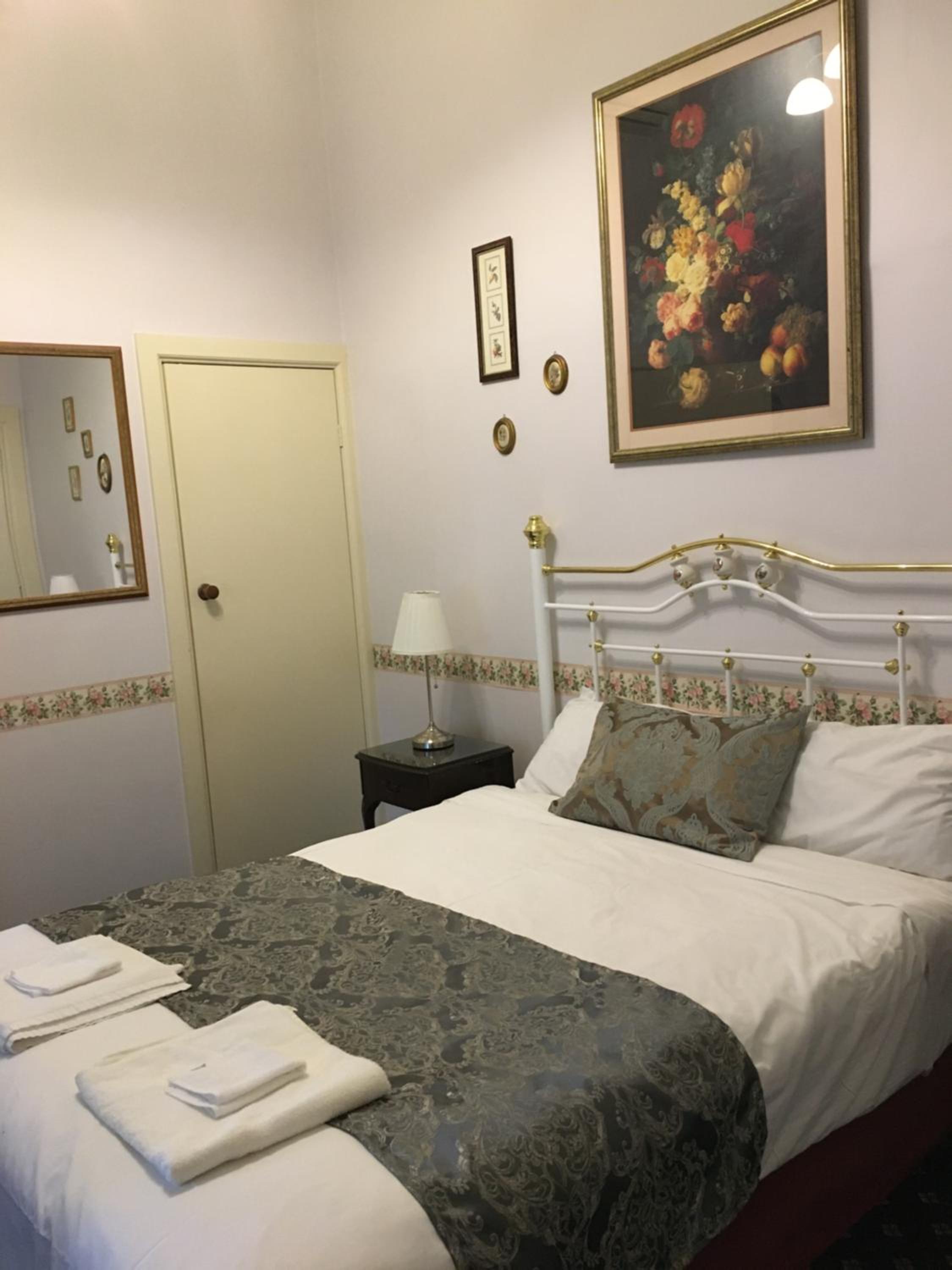 Deluxe Queen Room - Photo 2