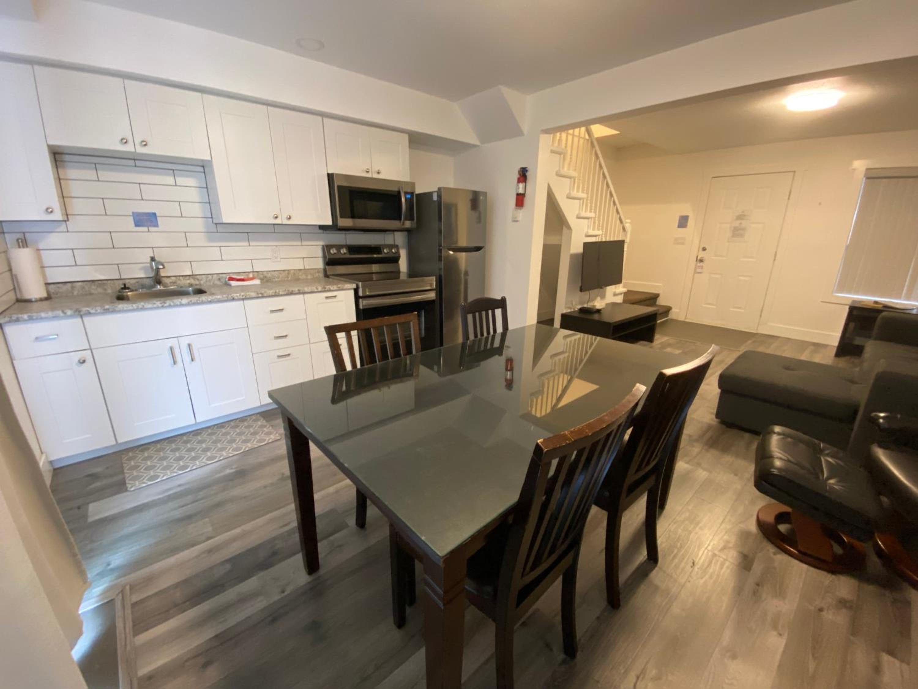 Apartment - Split Level - Photo 2