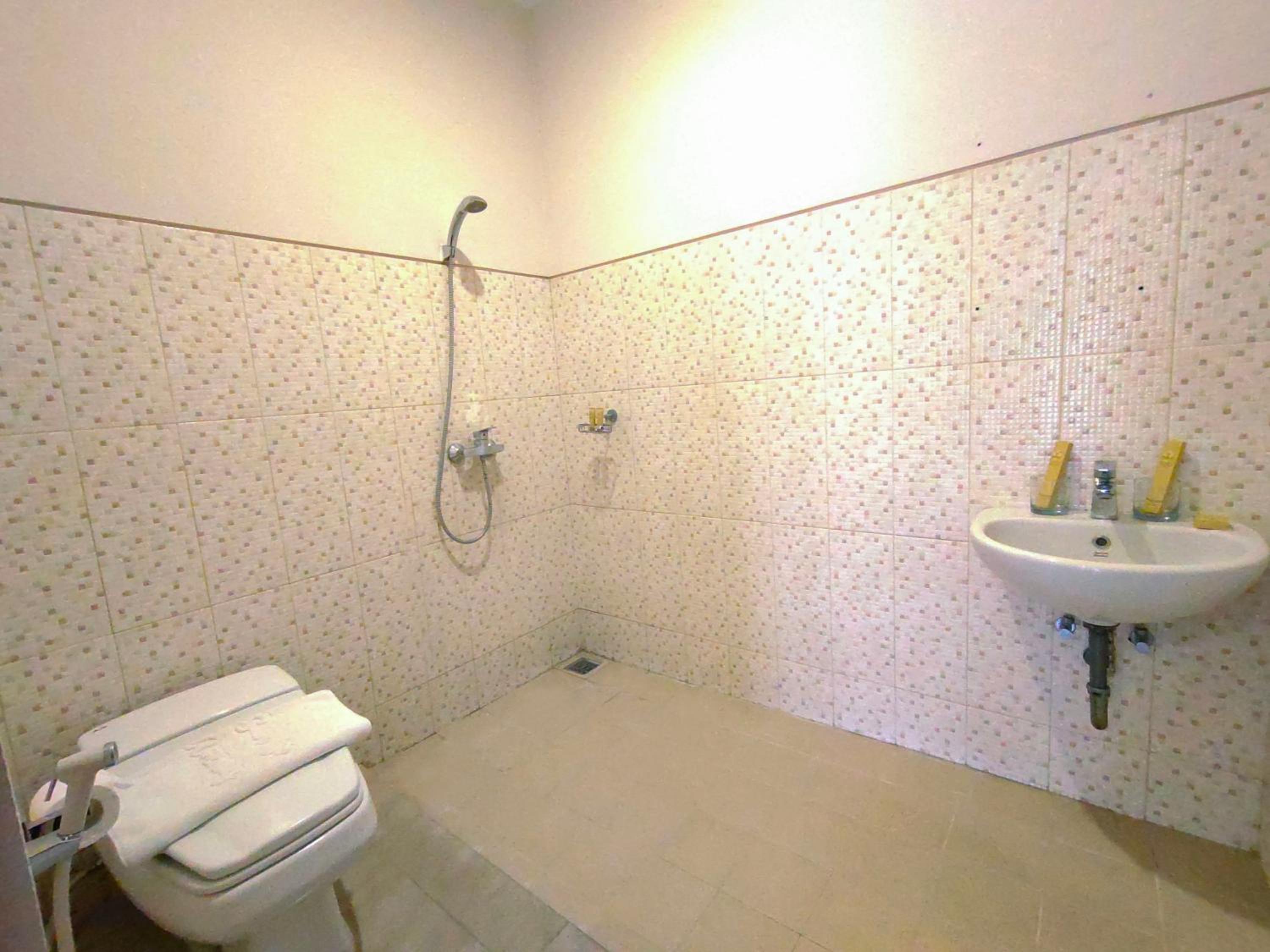 Two-Bedroom Residence - Photo 2