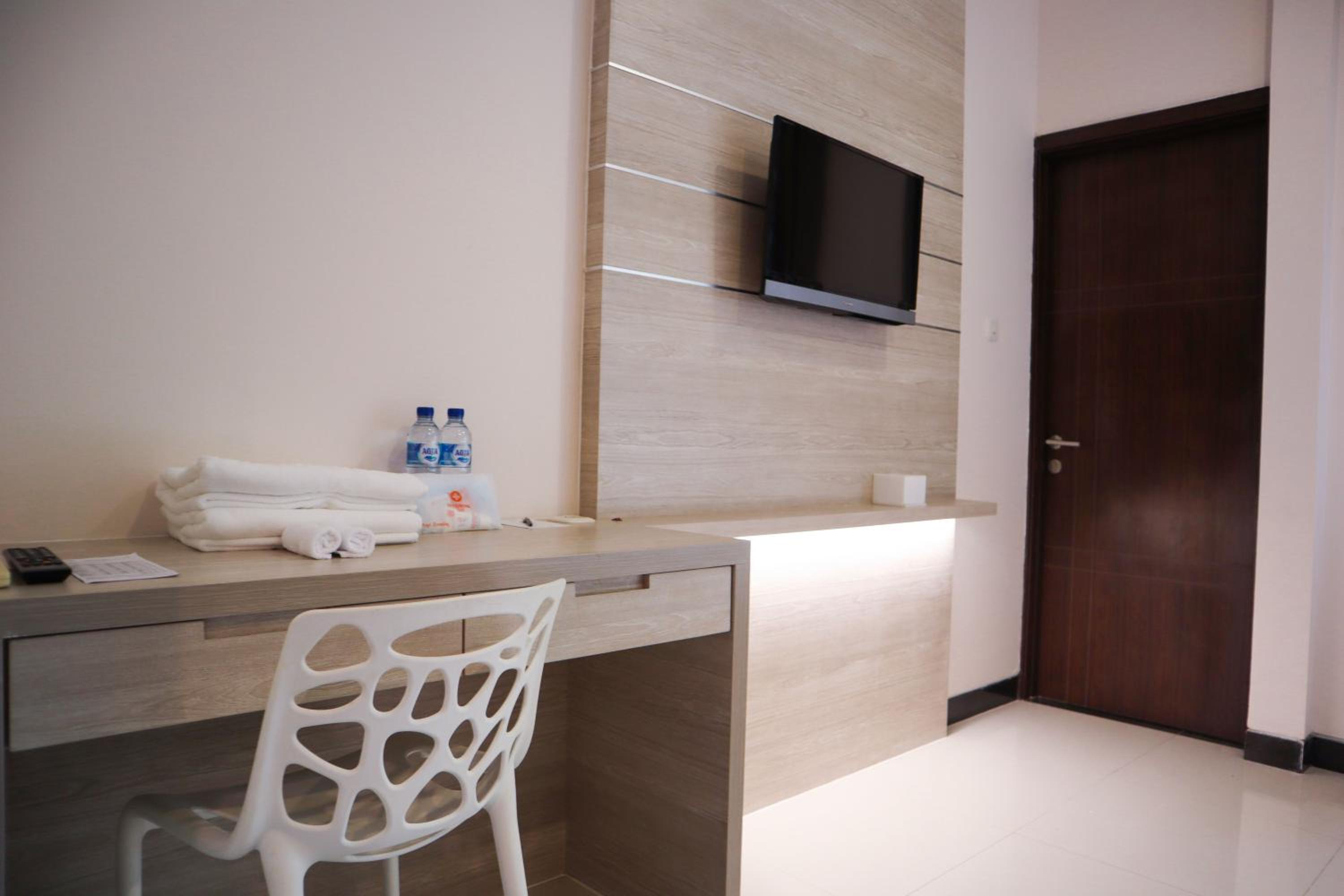 Two-Bedroom Residence - Photo 5