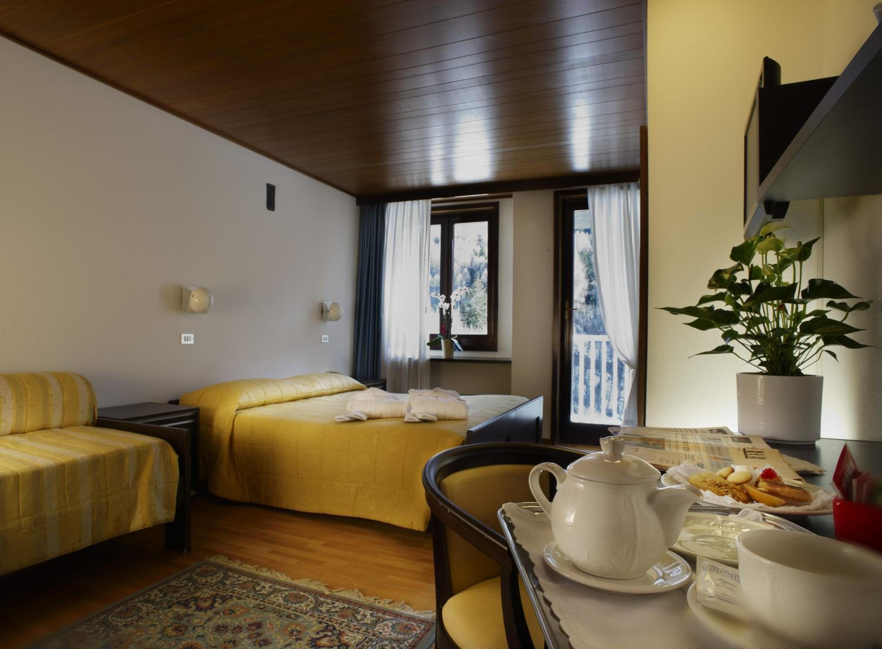 Deluxe Double Room with Balcony - Photo 3