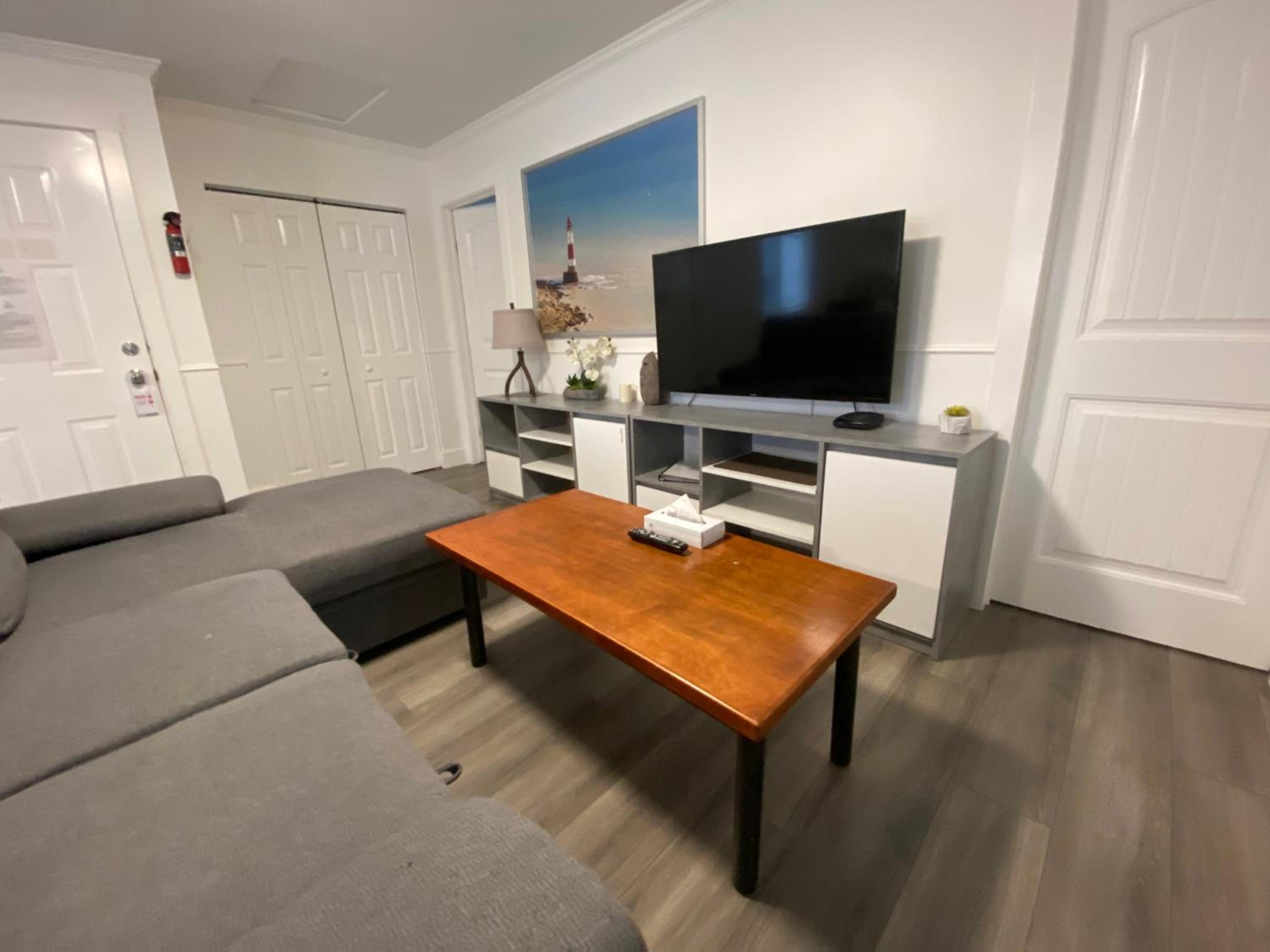 Three-Bedroom Cottage - Photo 1