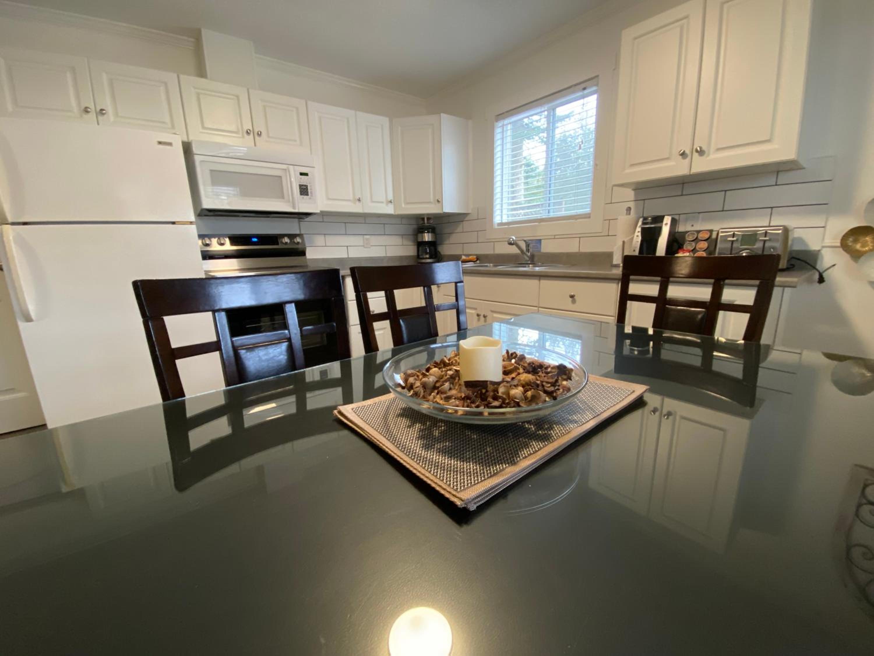 Three-Bedroom Cottage - Photo 3