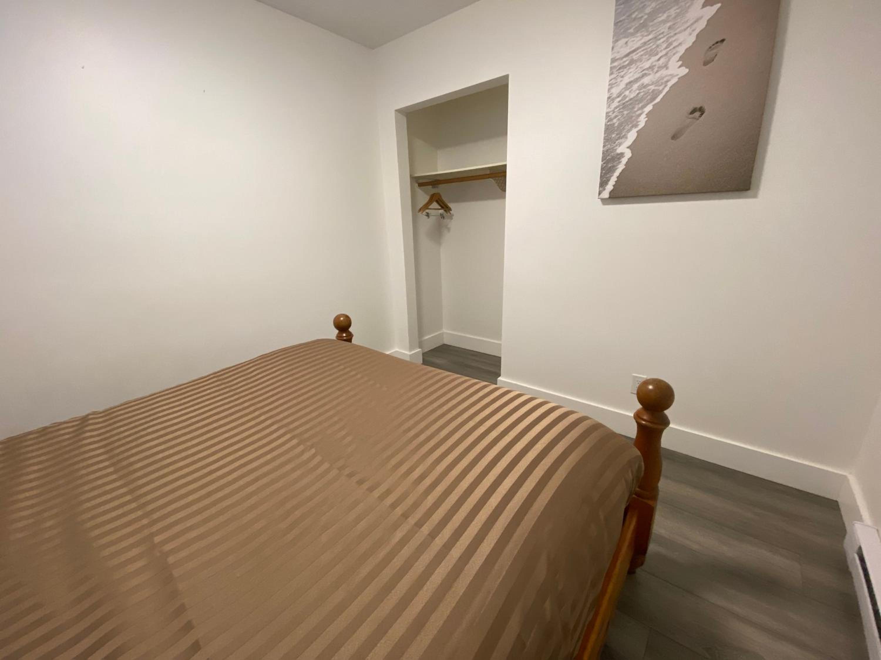 Three-Bedroom Cottage - Photo 6