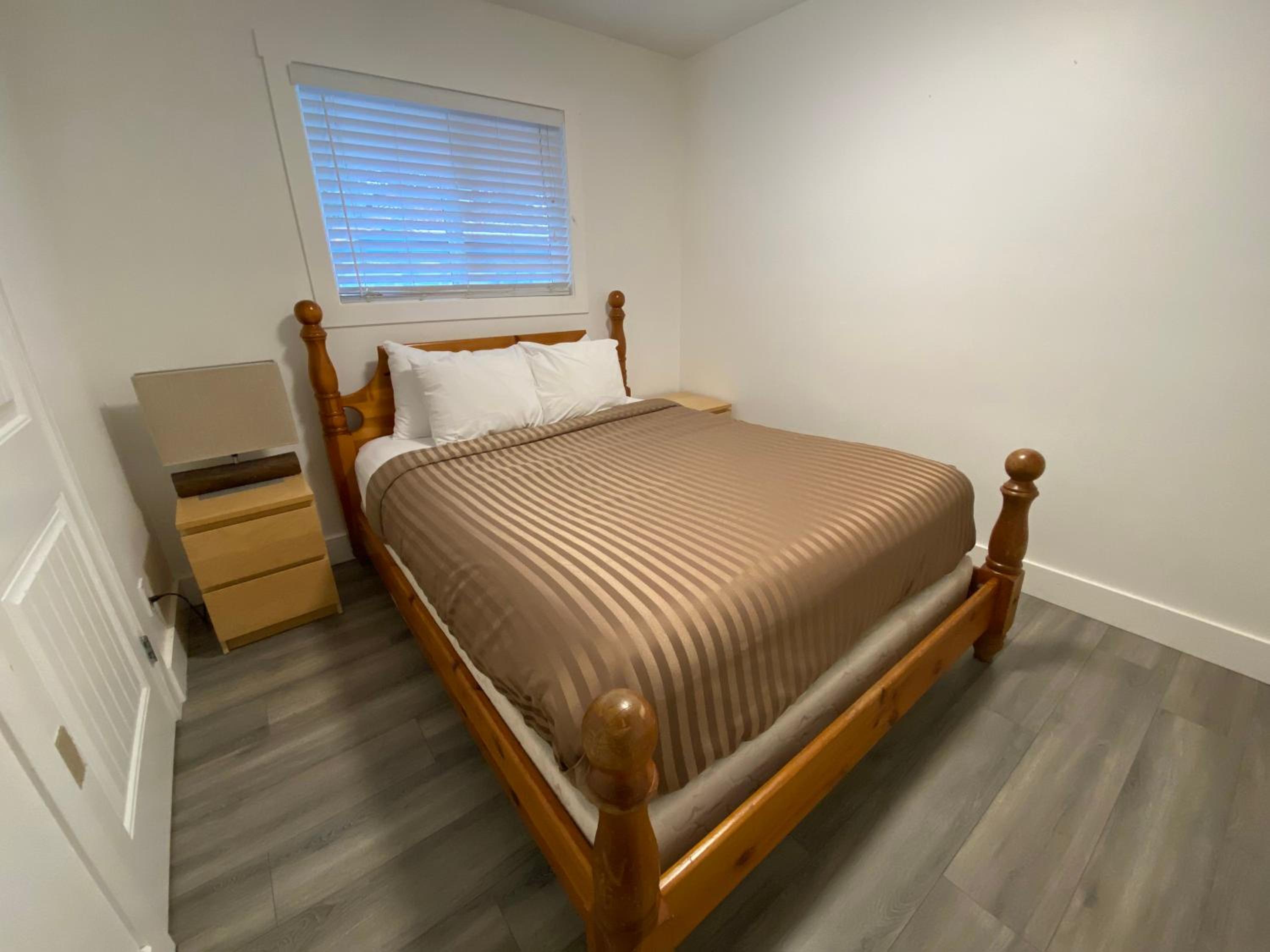 Three-Bedroom Cottage - Photo 5