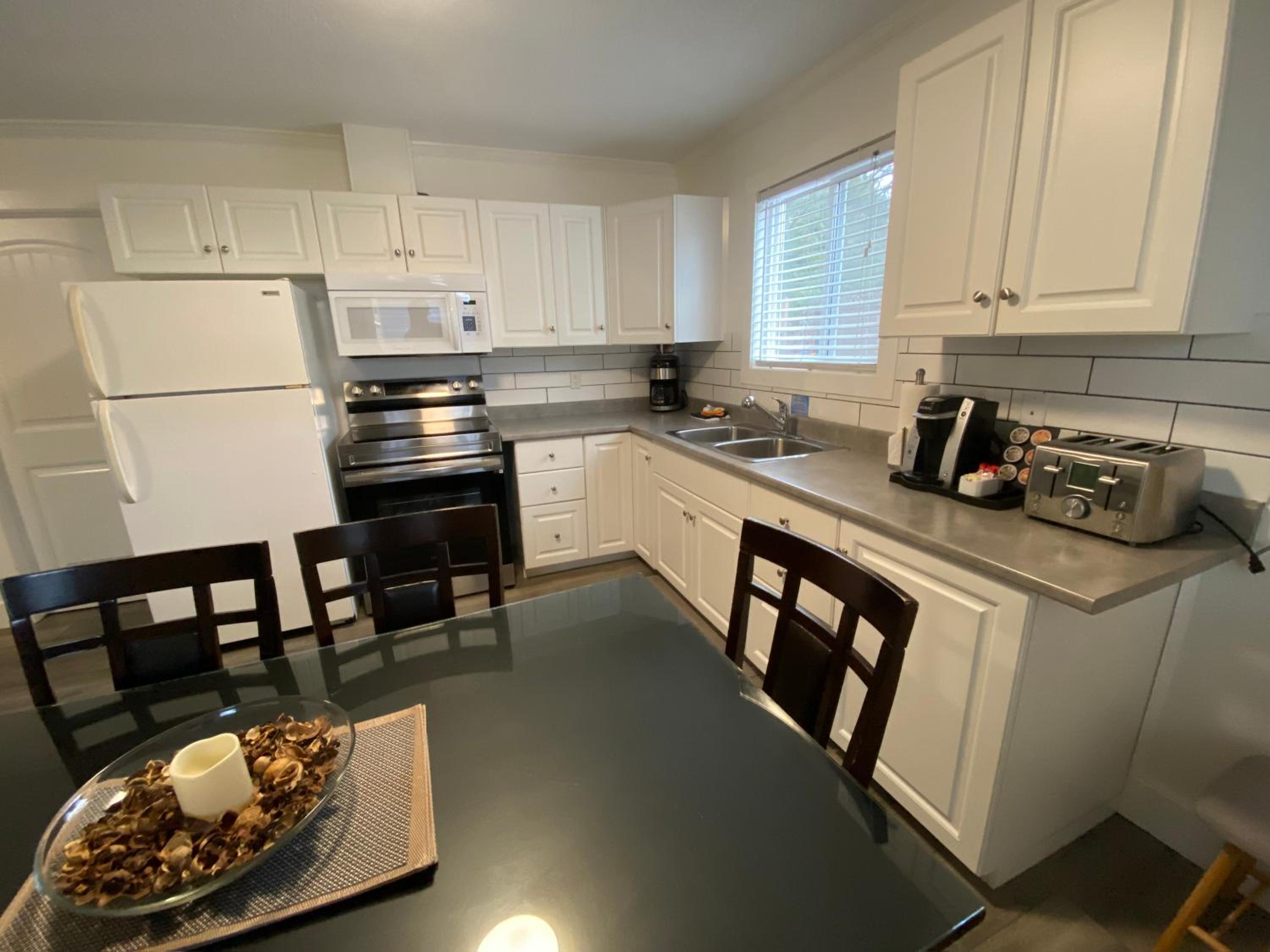 Three-Bedroom Cottage - Photo 2