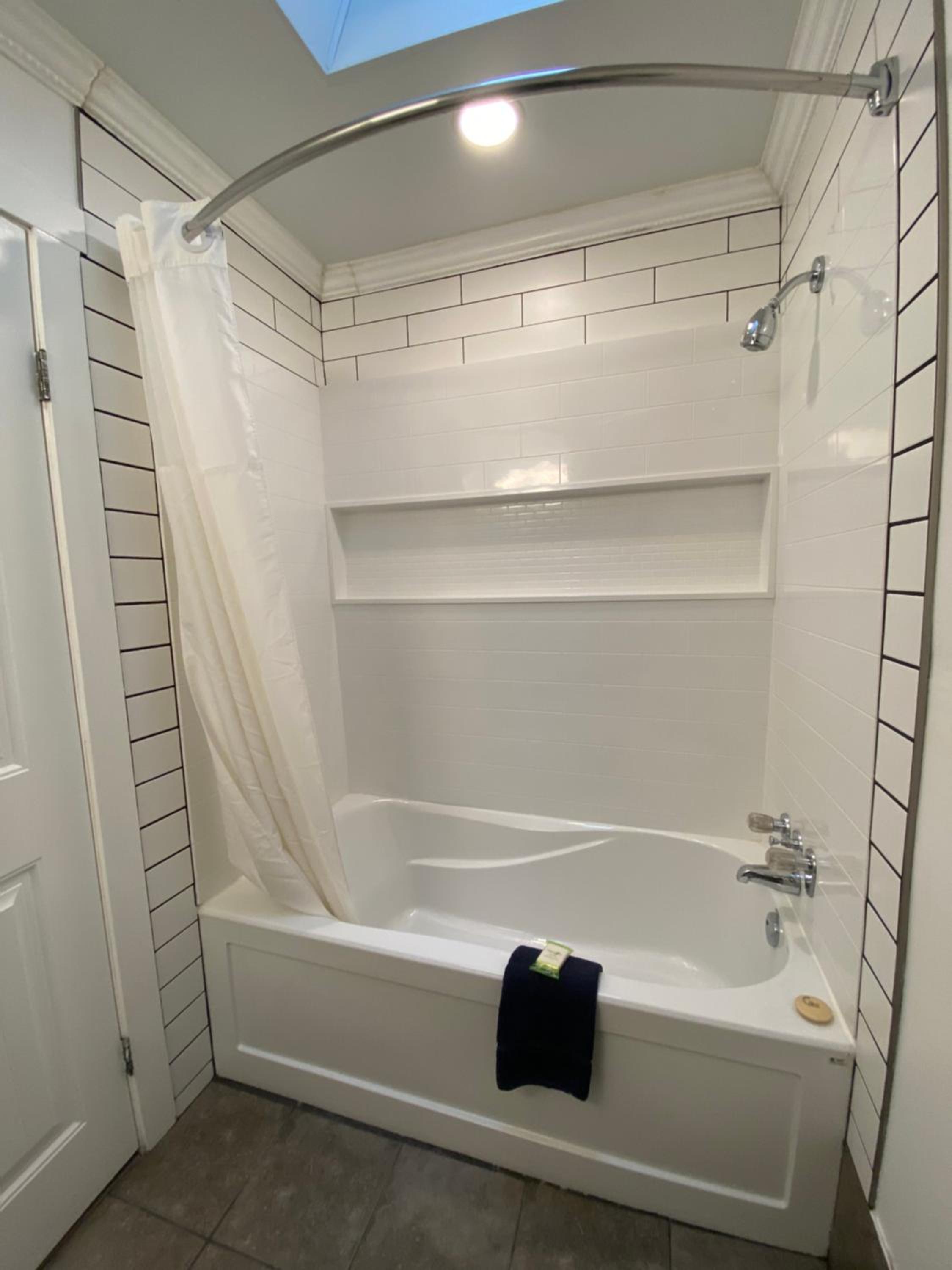 Three-Bedroom Cottage - Photo 8