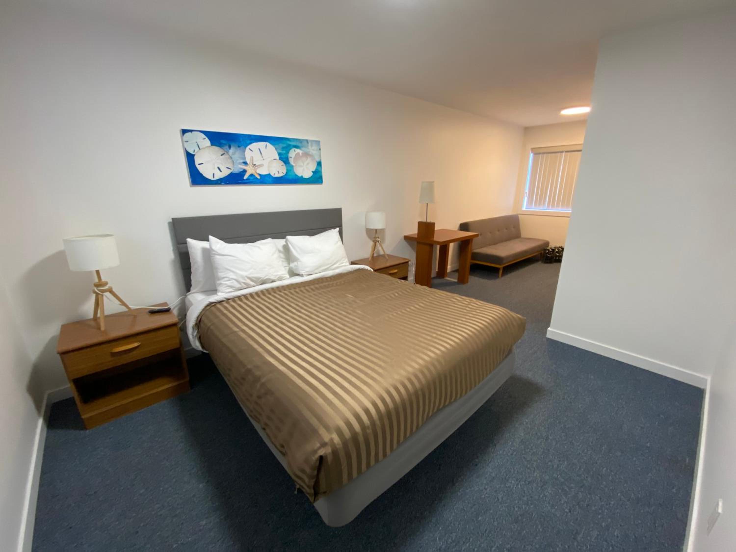 One-Bedroom Apartment - Photo 1