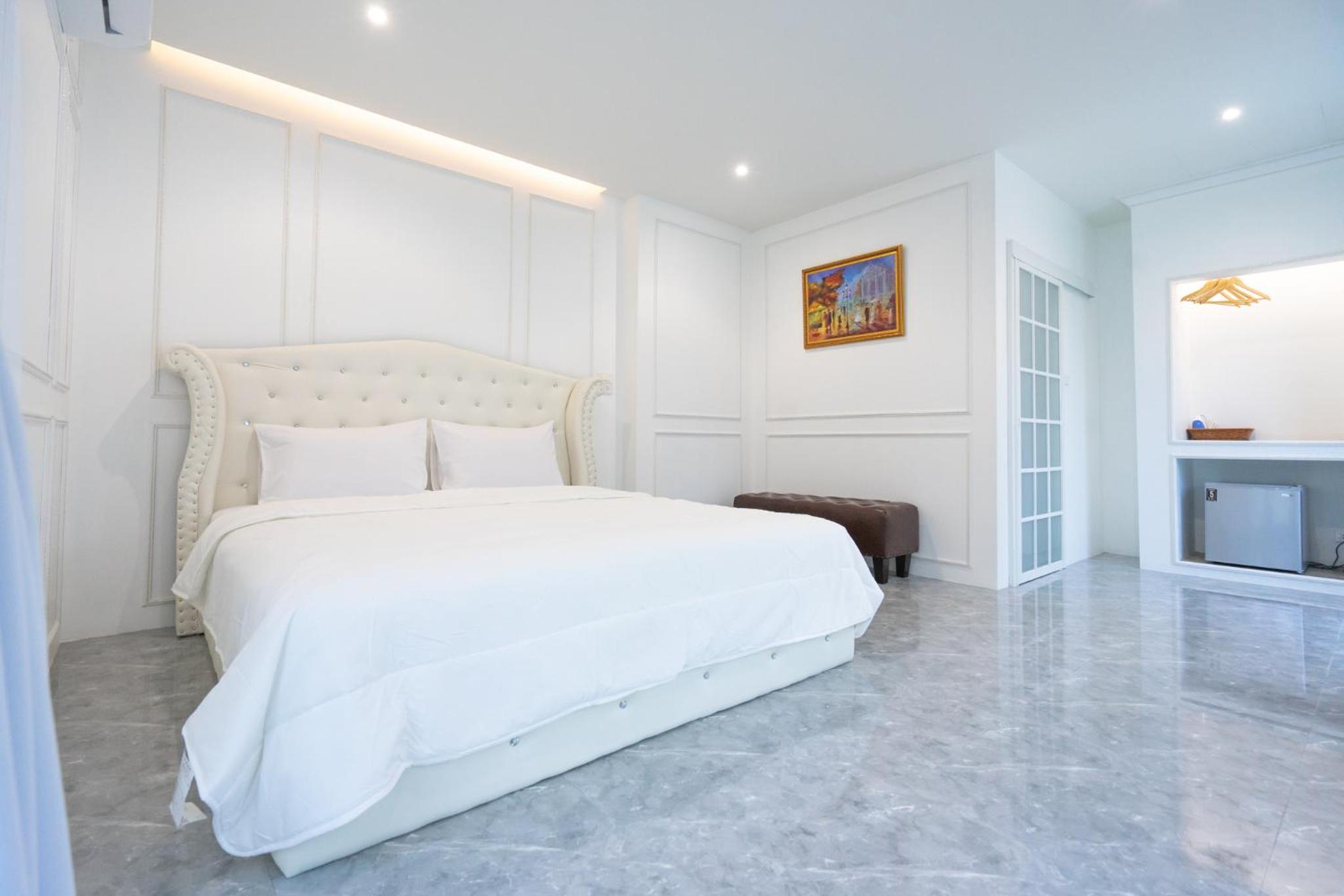 Deluxe Double Room with Balcony - Photo 1
