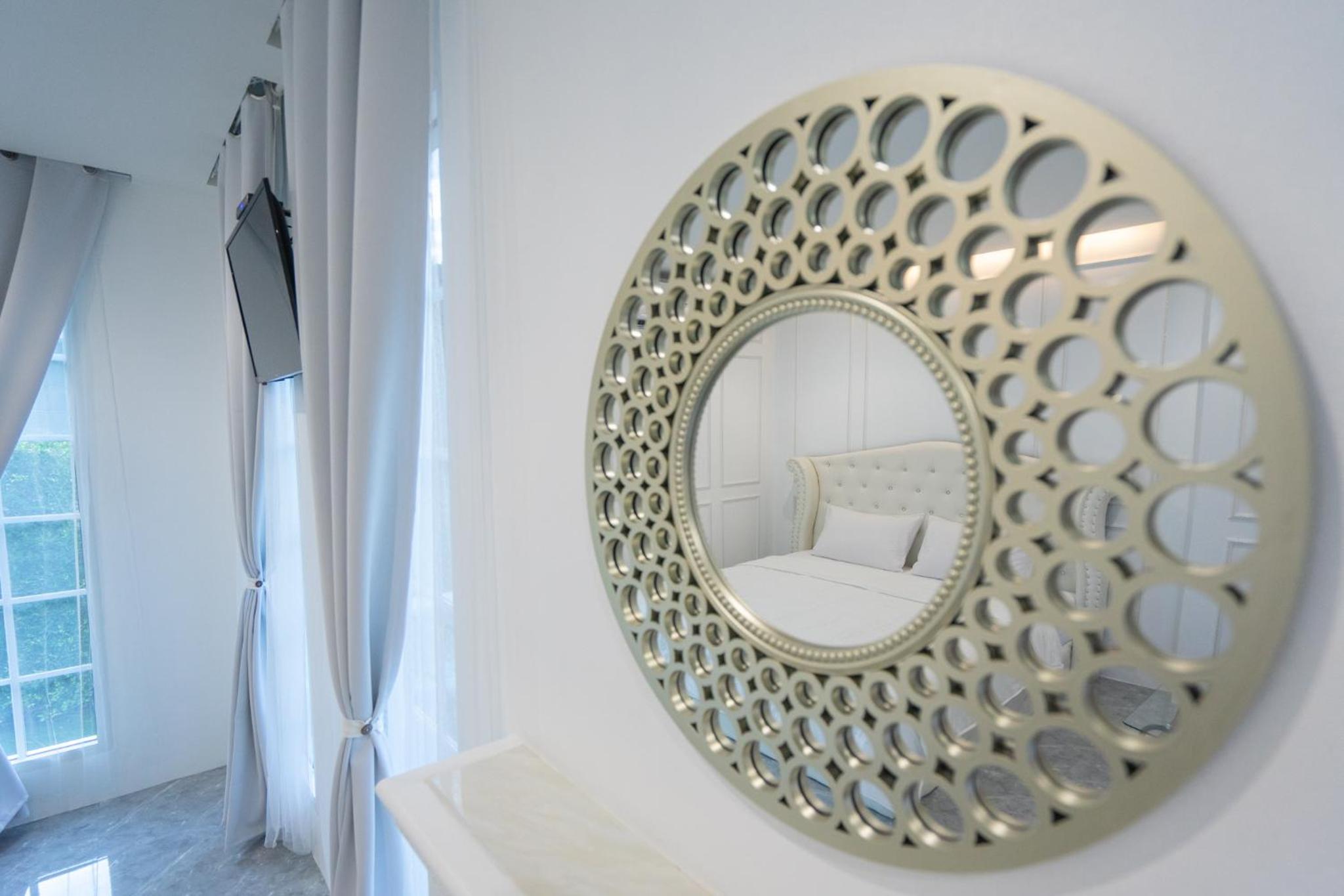 Deluxe Double Room with Balcony - Photo 7