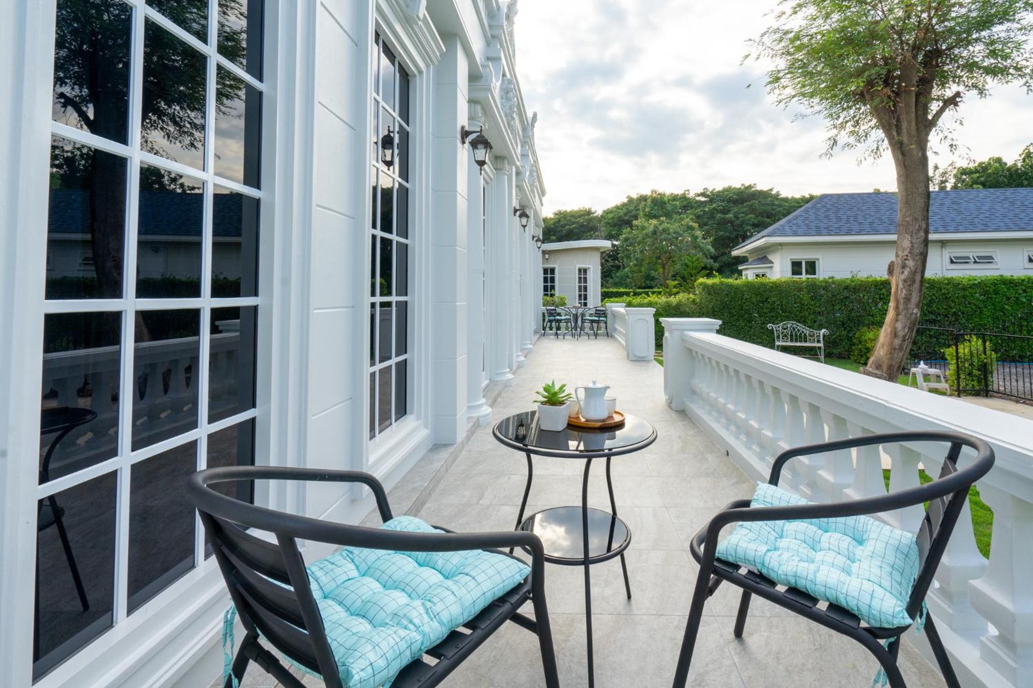 Deluxe Double Room with Balcony - Photo 3